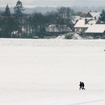 People walk in snow covered field in niergnies near cambrai 6149642