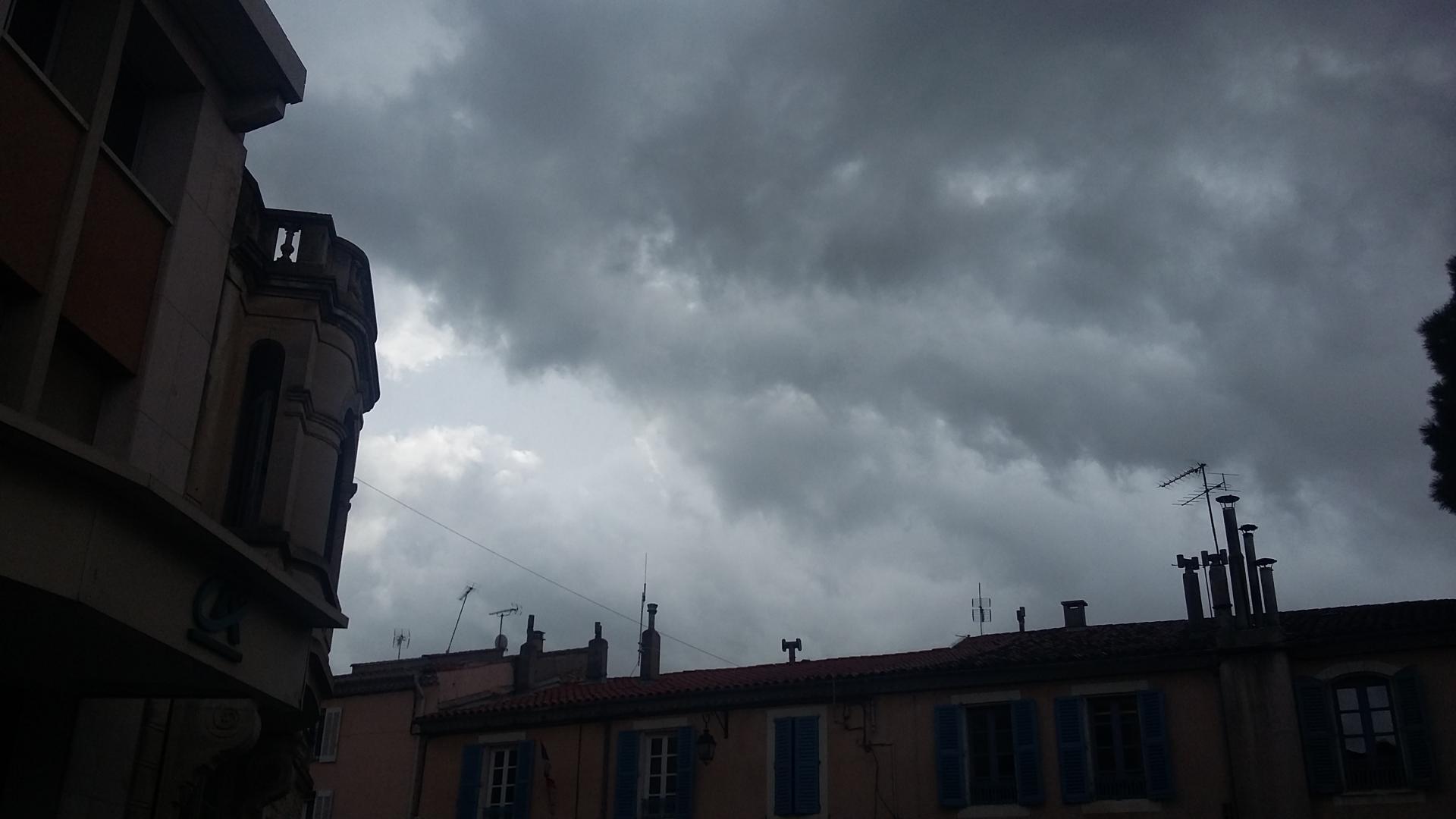 PHOTOS DU CIEL NUAGEUX ORAGEUX DIVERS 