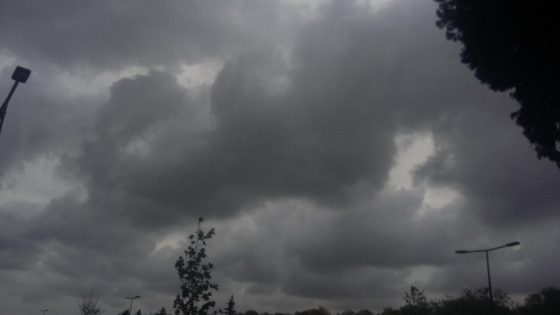 	 PHOTOS DU CIEL NUAGEUX ET ORAGEUX DIVERS