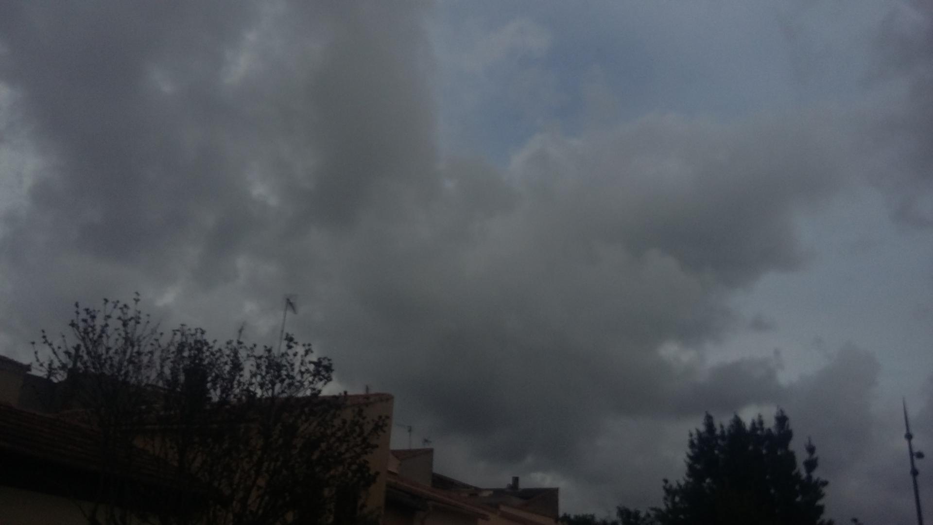 	 PHOTOS DU CIEL NUAGEUX ET ORAGEUX DIVERS