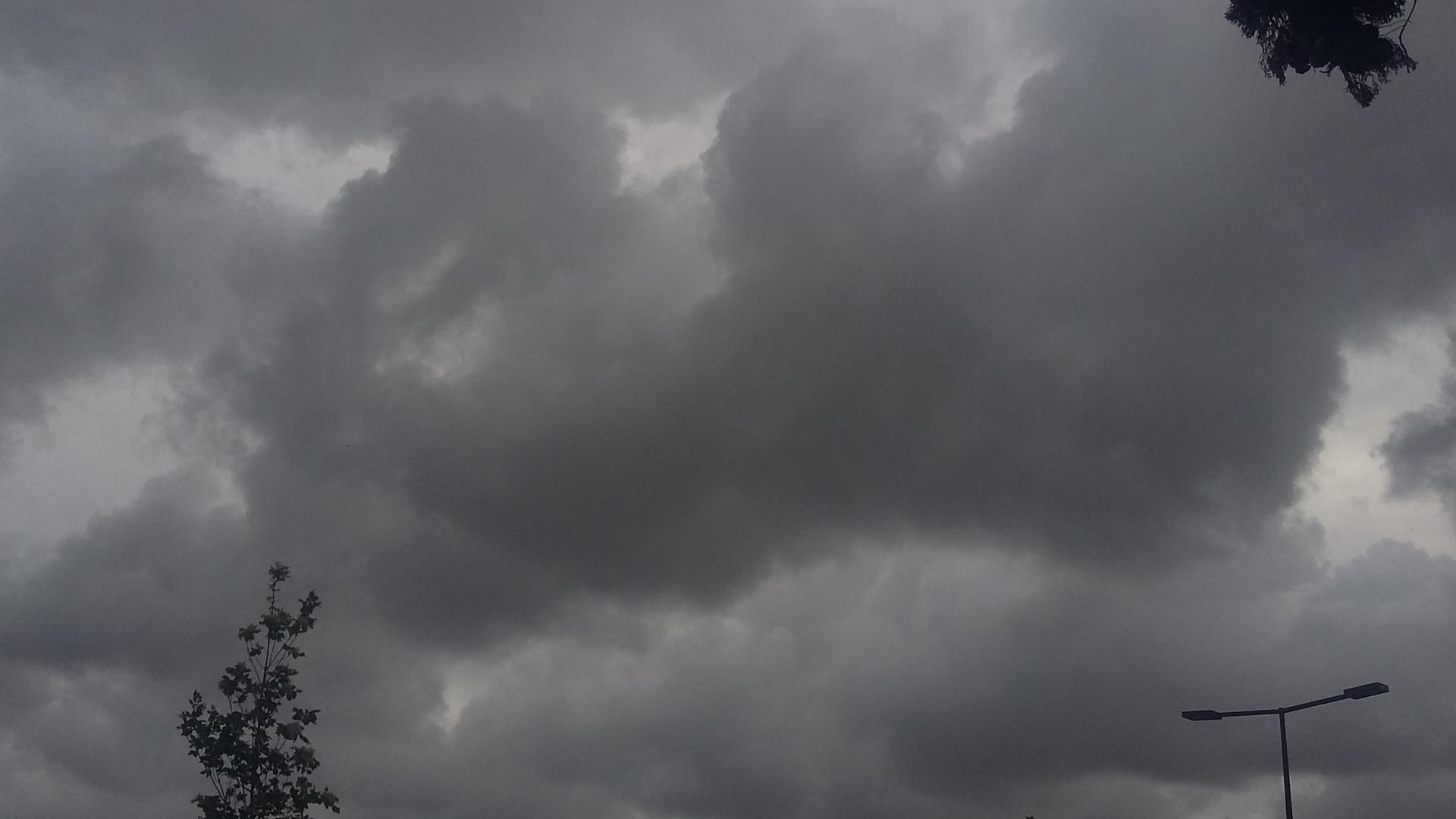 	 PHOTOS DU CIEL NUAGEUX ET ORAGEUX DIVERS