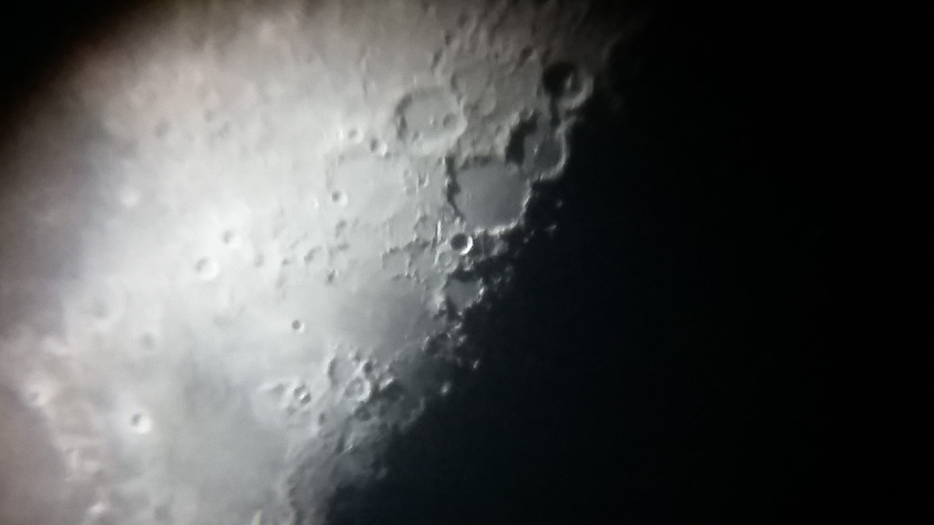 Image de la Lune et Sirius du 12.02.2019 Gryon Suisse et St Gilles France