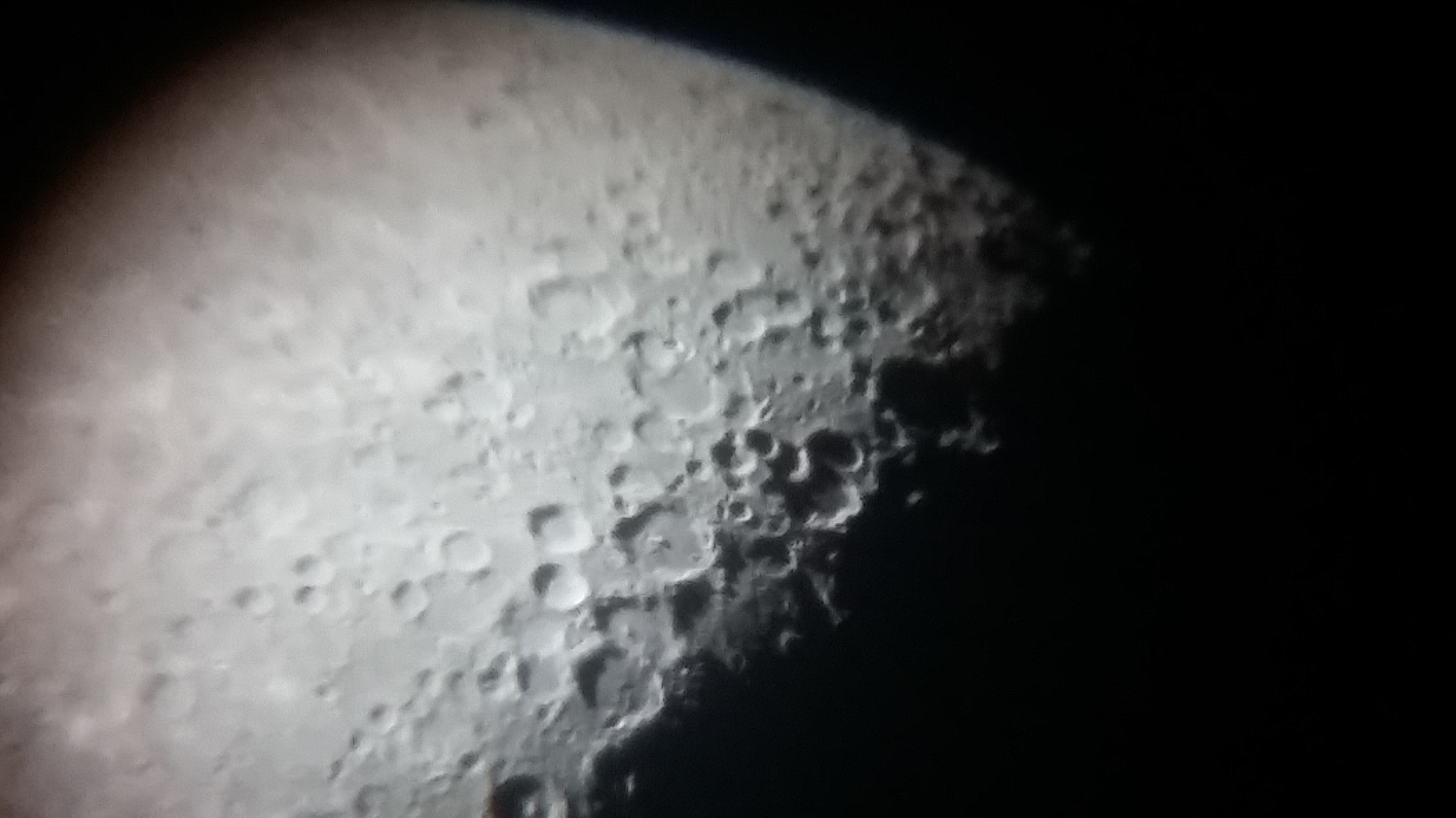Image de la Lune et Sirius du 12.02.2019 Gryon Suisse et St Gilles France