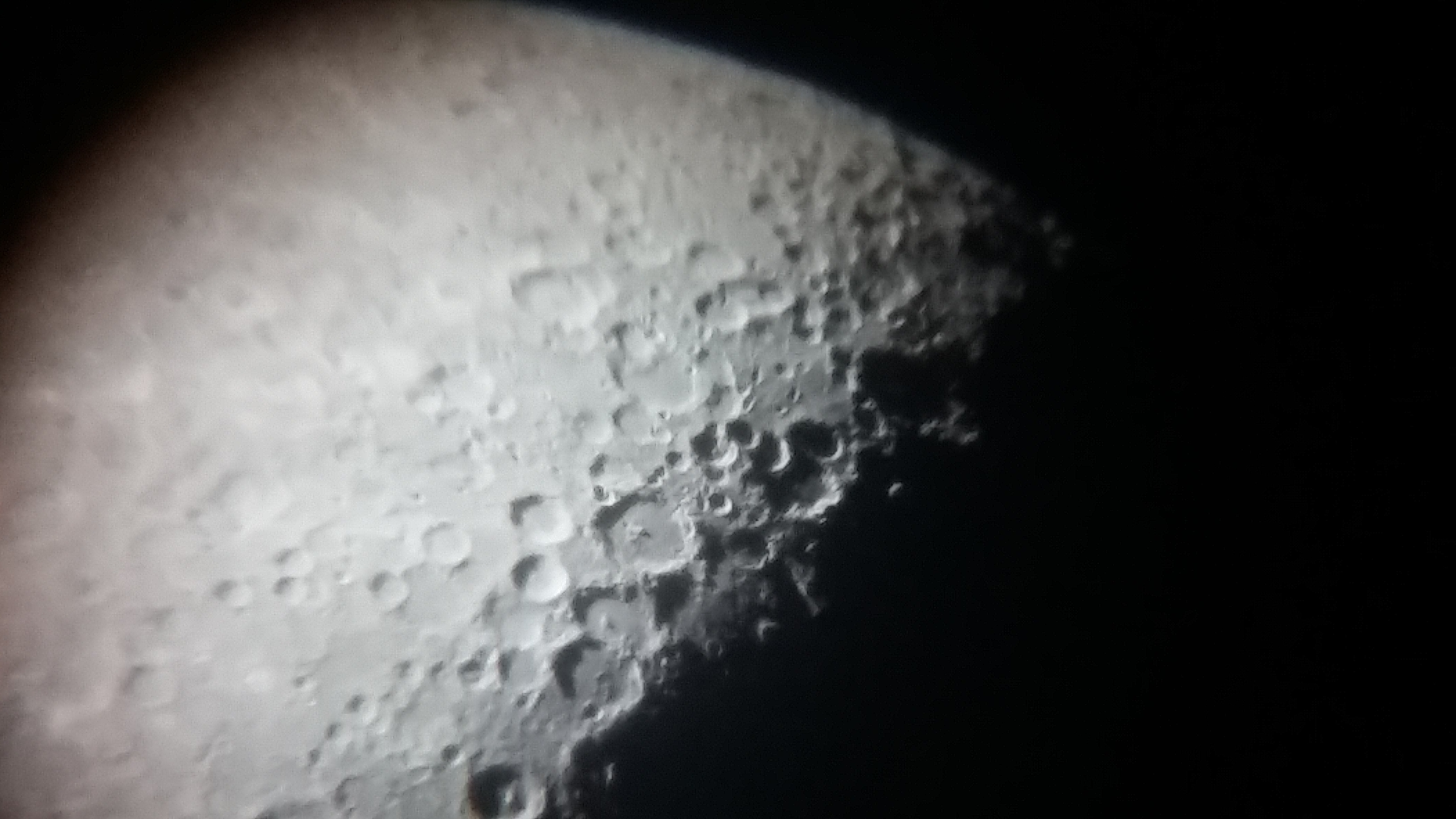 Image de la Lune et Sirius du 12.02.2019 Gryon Suisse et St Gilles France