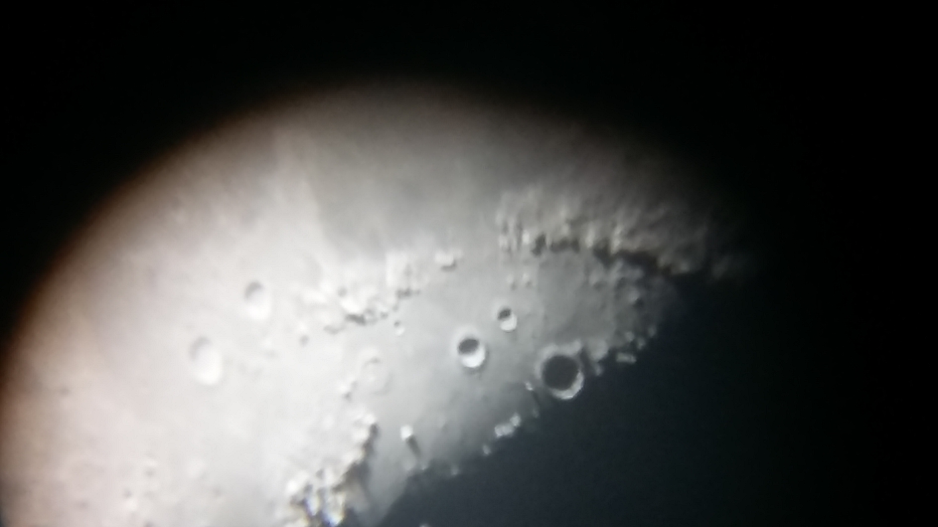 Image de la Lune et Sirius du 12.02.2019 Gryon Suisse et St Gilles France