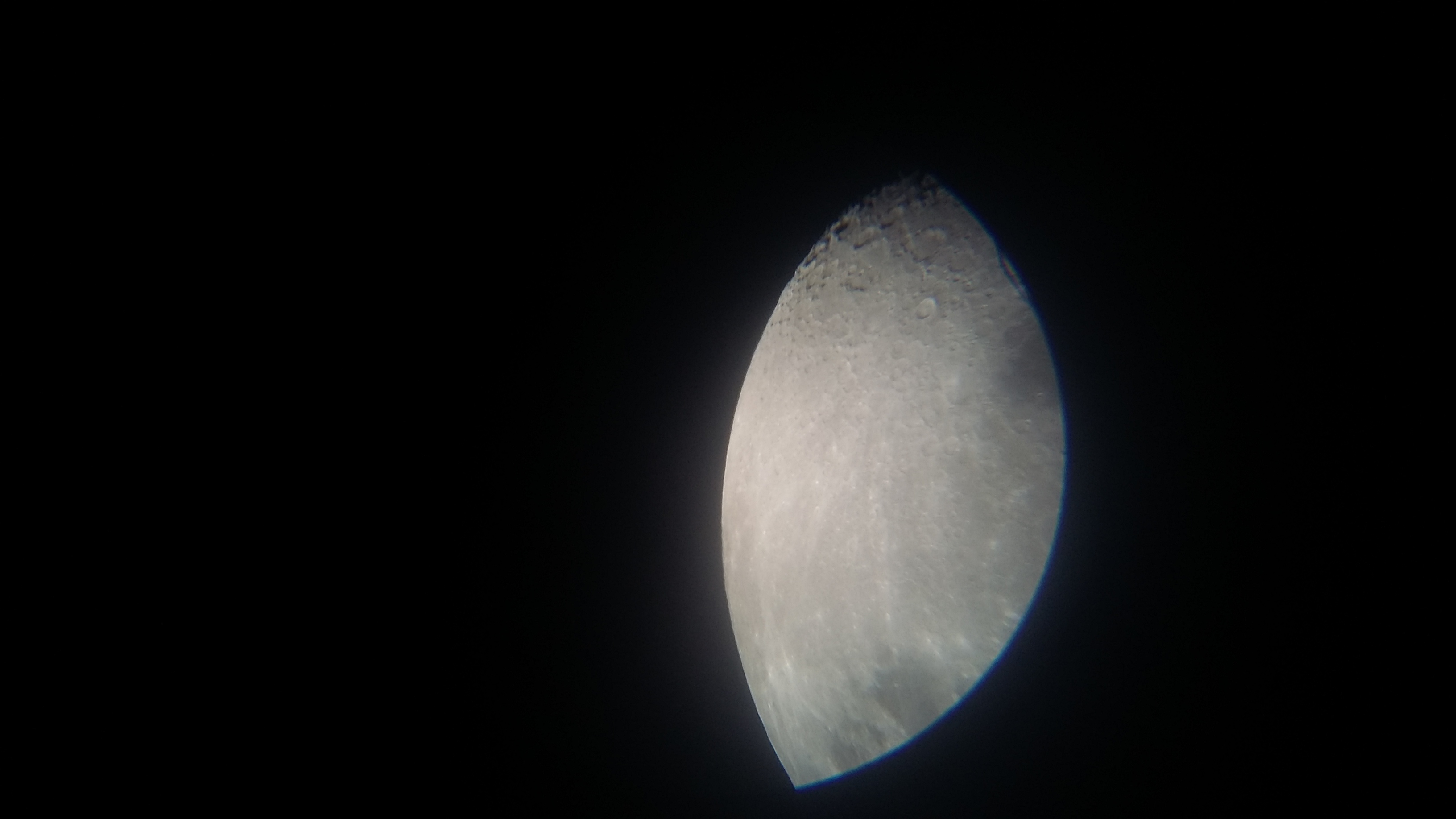 Image de la Lune du 15.02.2019 Gryon Suisse et St Gilles France
