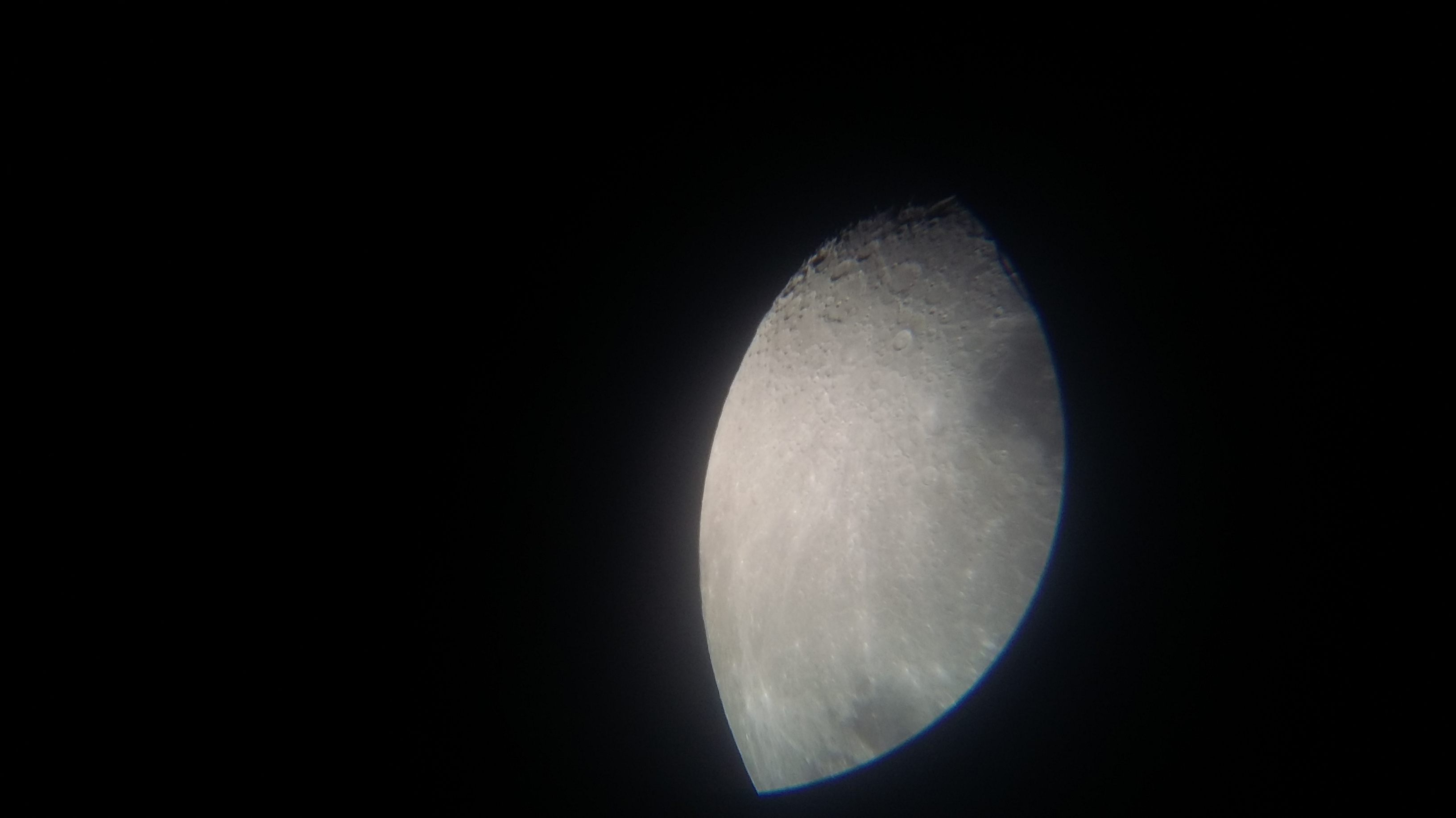 Image de la Lune du 15.02.2019 Gryon Suisse et St Gilles France