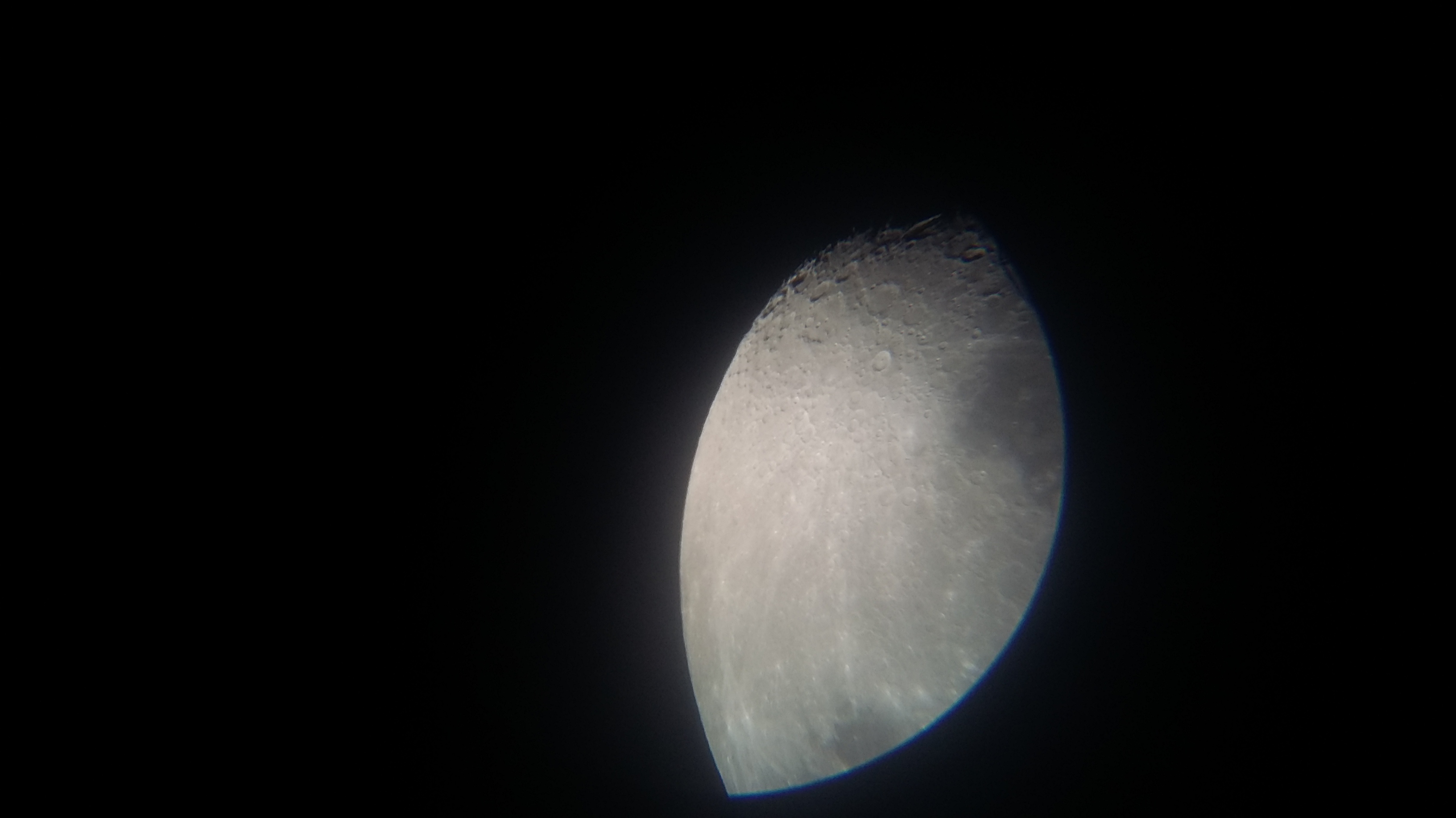 Image de la Lune du 15.02.2019 Gryon Suisse et St Gilles France