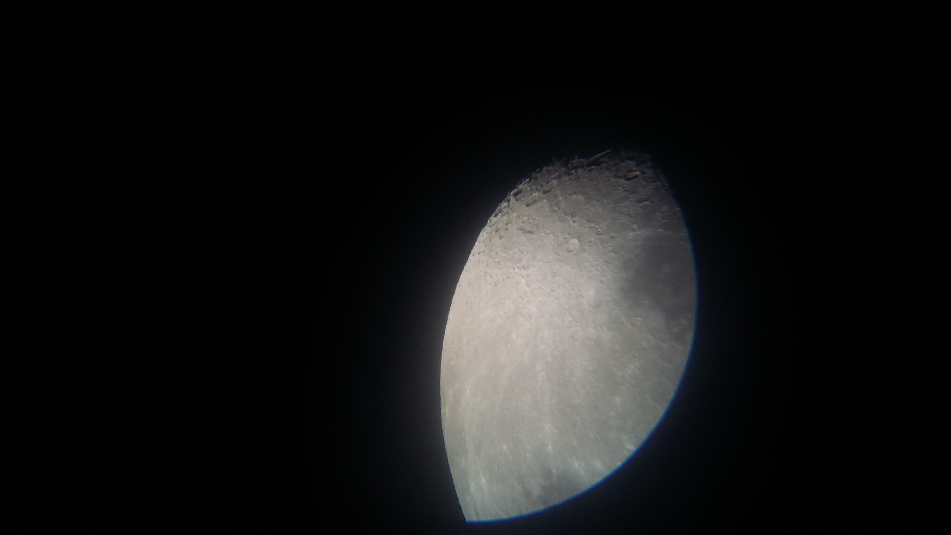 Image de la Lune du 15.02.2019 Gryon Suisse et St Gilles France