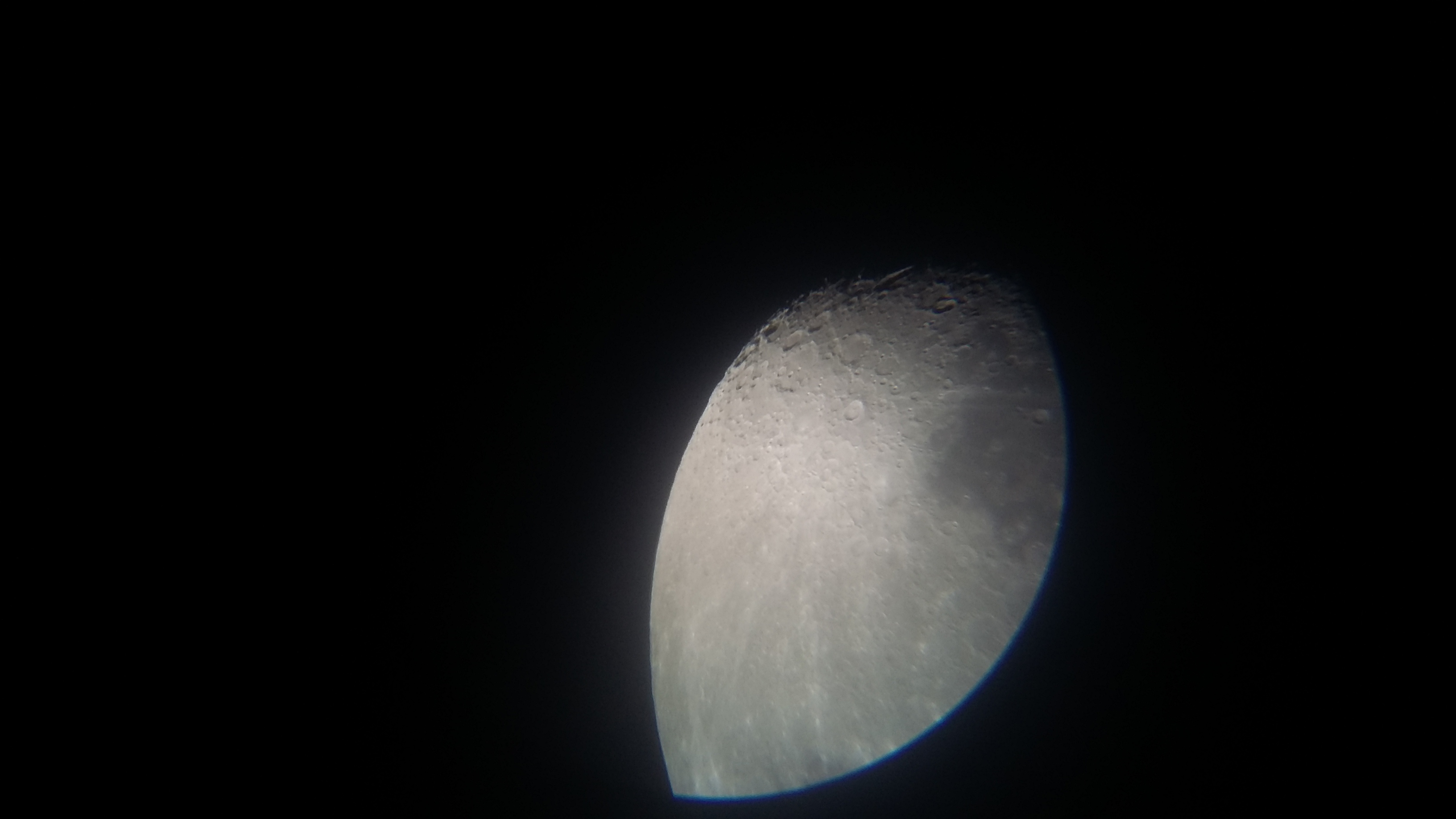 Image de la Lune du 15.02.2019 Gryon Suisse et St Gilles France