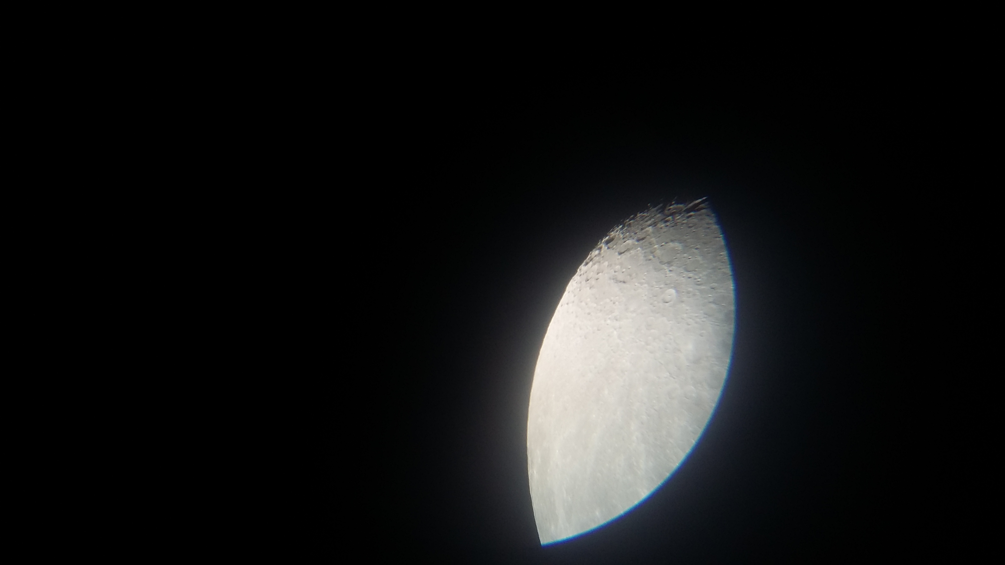 Image de la Lune du 15.02.2019 Gryon Suisse et St Gilles France