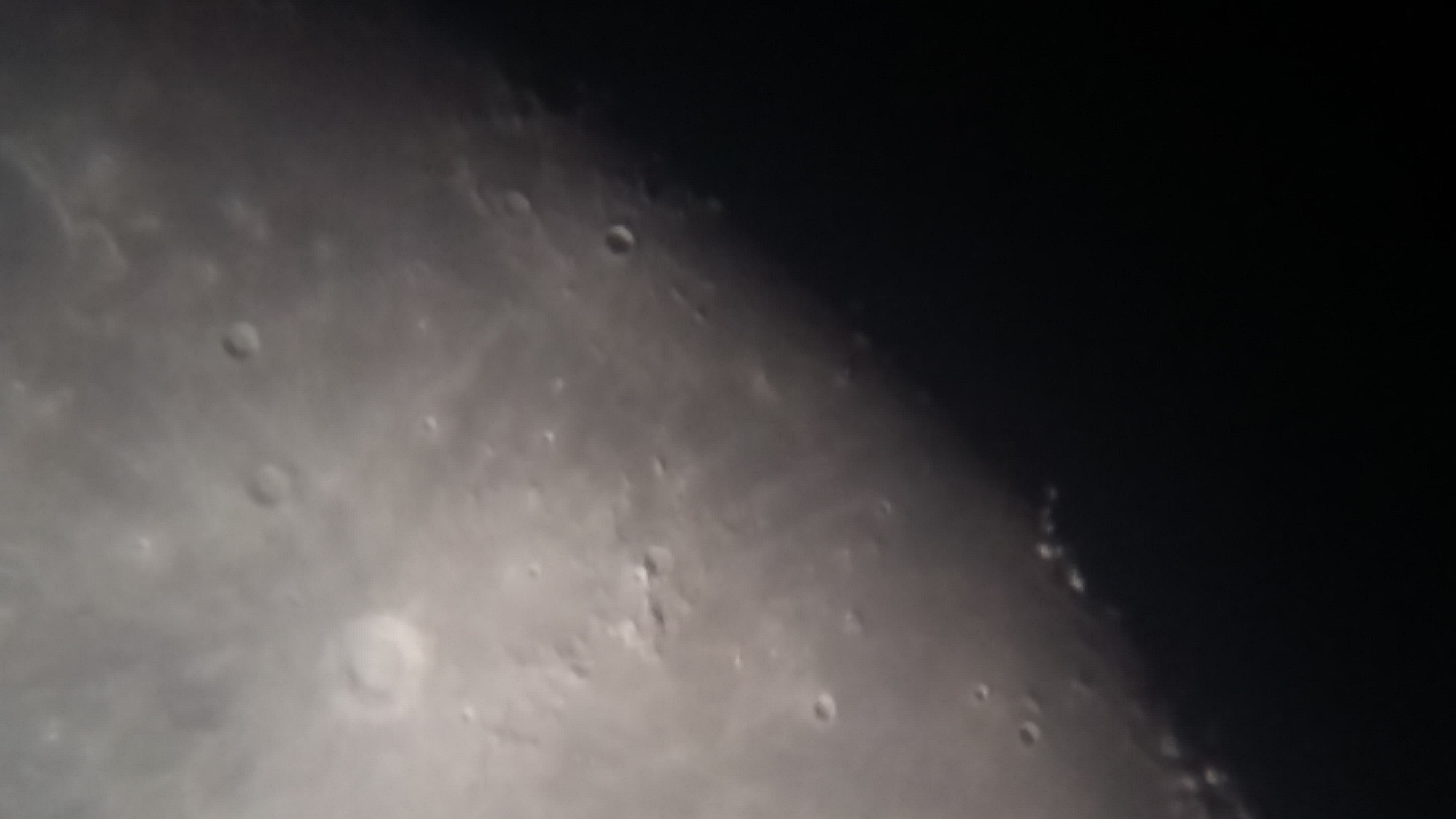 Image de la Lune du 15.02.2019 Gryon Suisse et St Gilles France