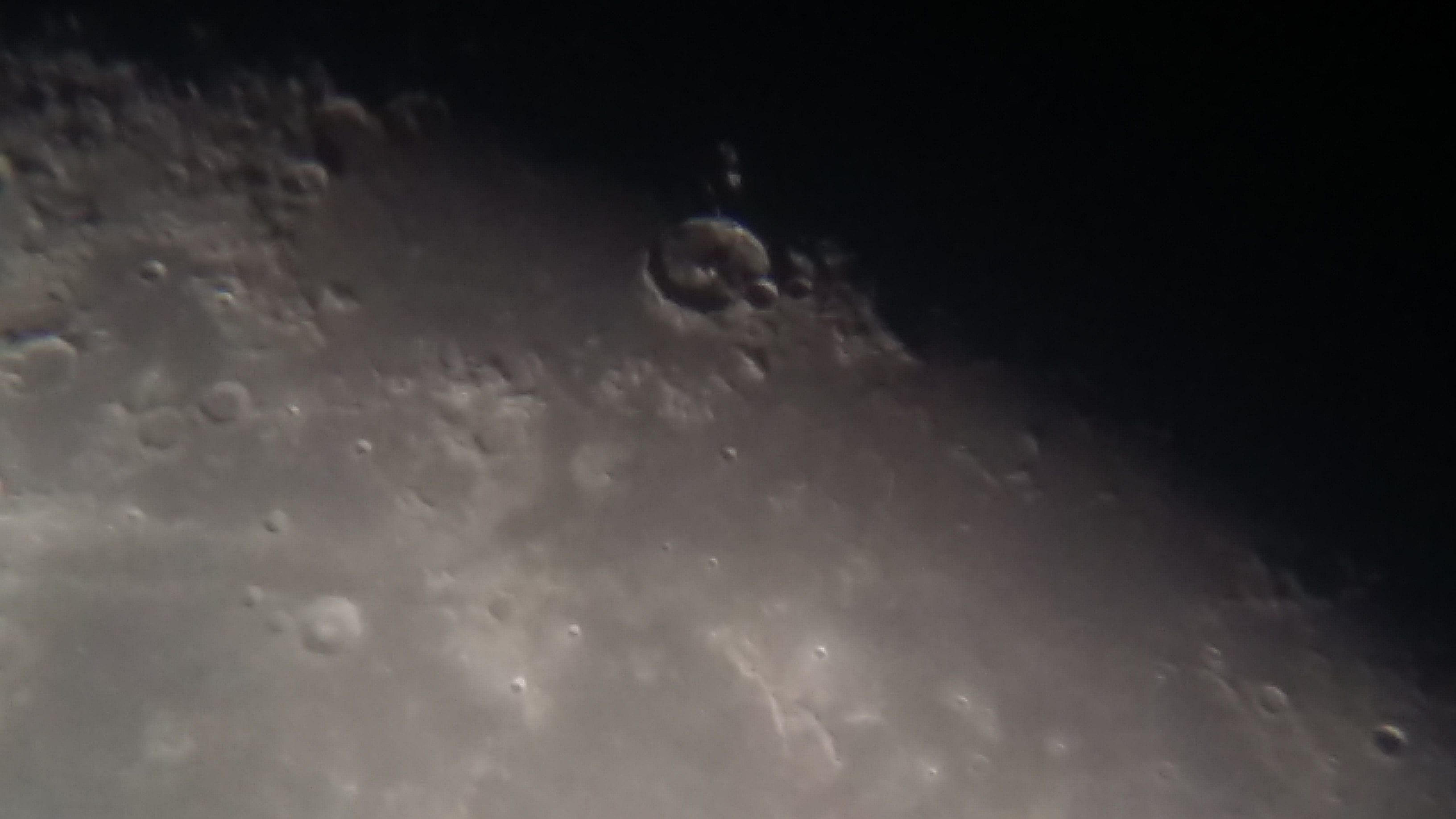 Image de la Lune du 15.02.2019 Gryon Suisse et St Gilles France