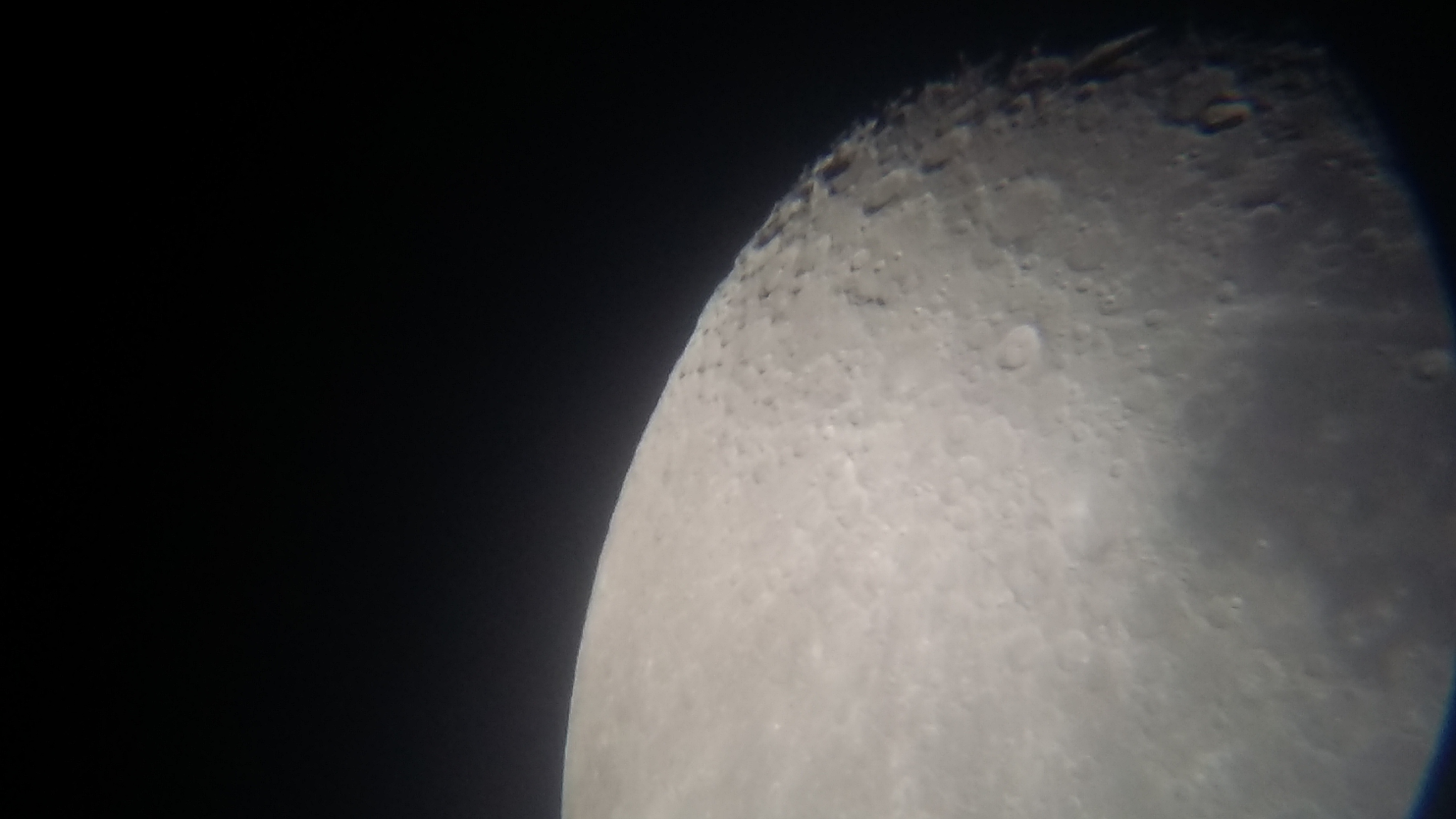Image de la Lune du 15.02.2019 Gryon Suisse et St Gilles France