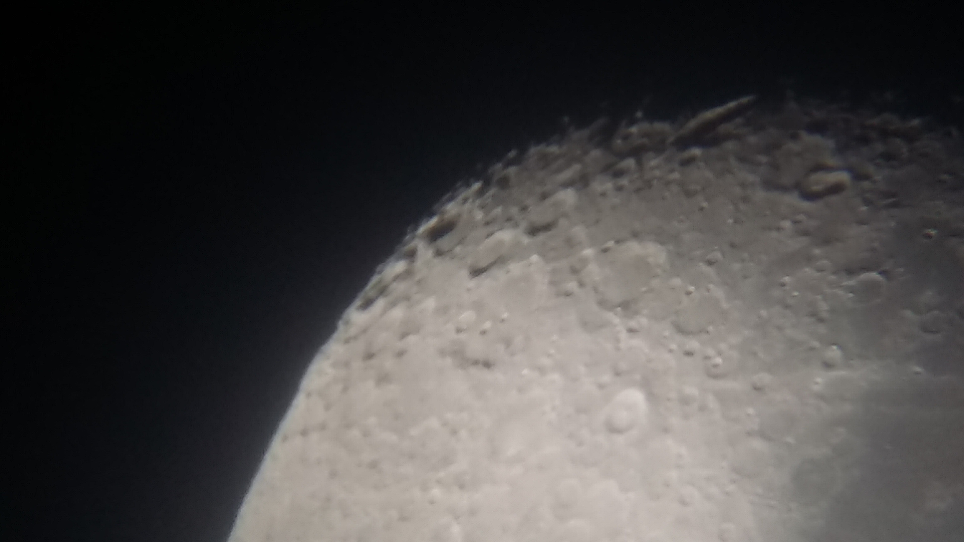 Image de la Lune du 15.02.2019 Gryon Suisse et St Gilles France