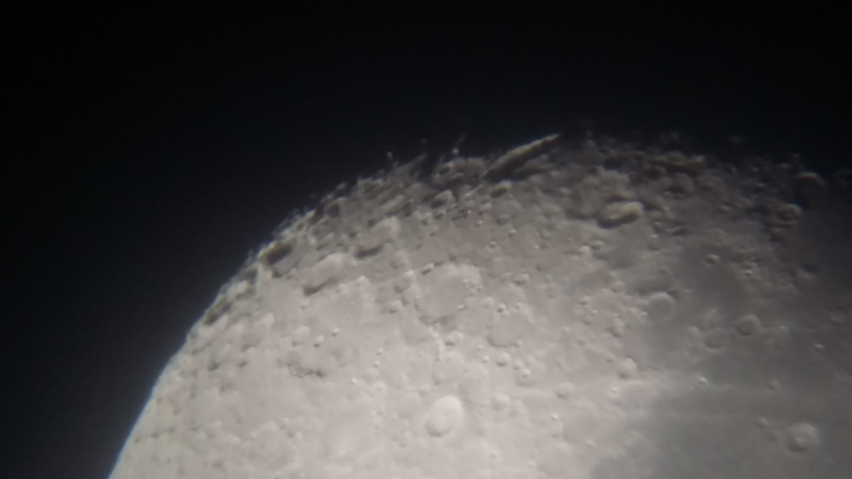 Image de la Lune du 15.02.2019 Gryon Suisse et St Gilles France