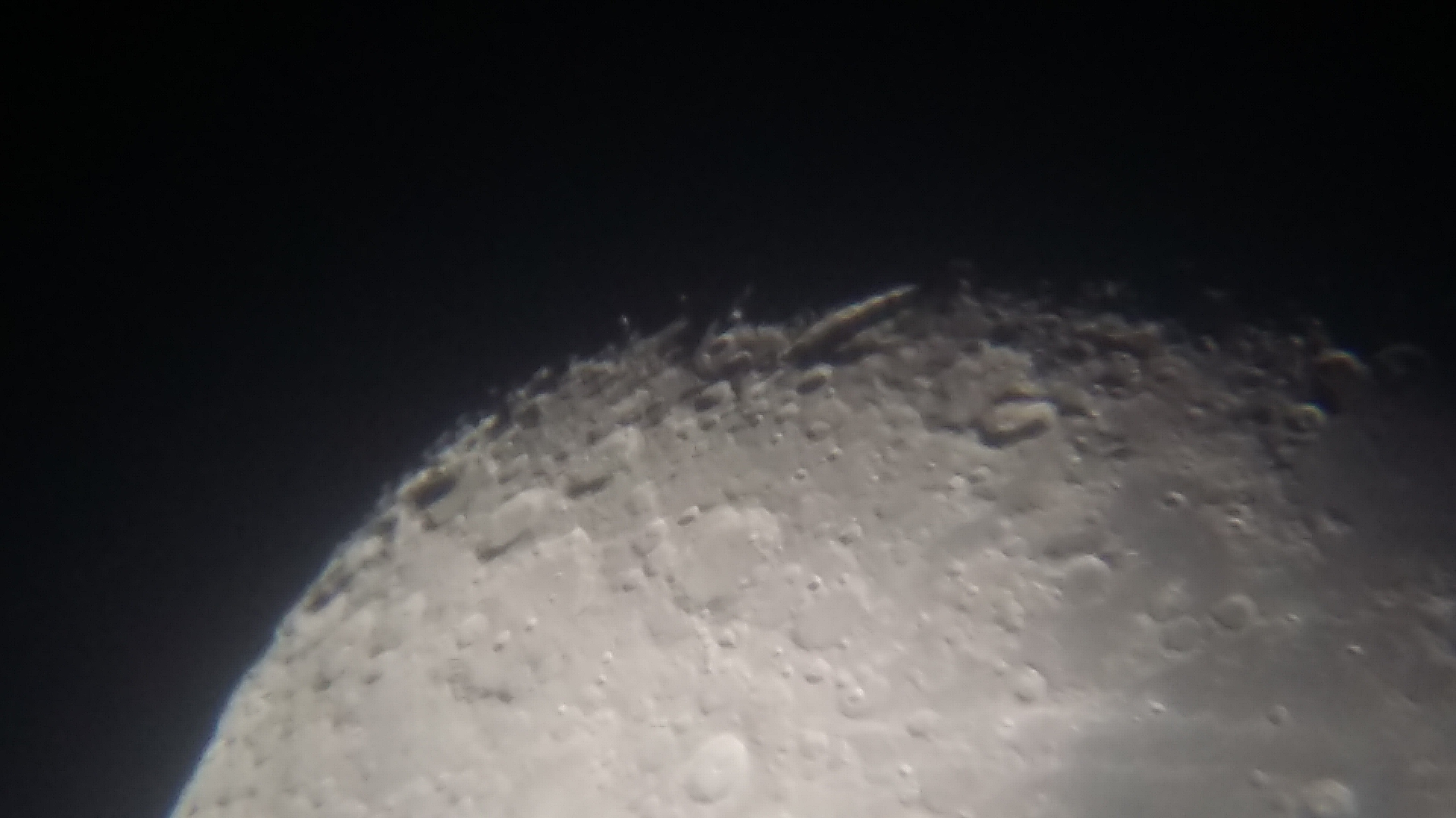 Image de la Lune du 15.02.2019 Gryon Suisse et St Gilles France