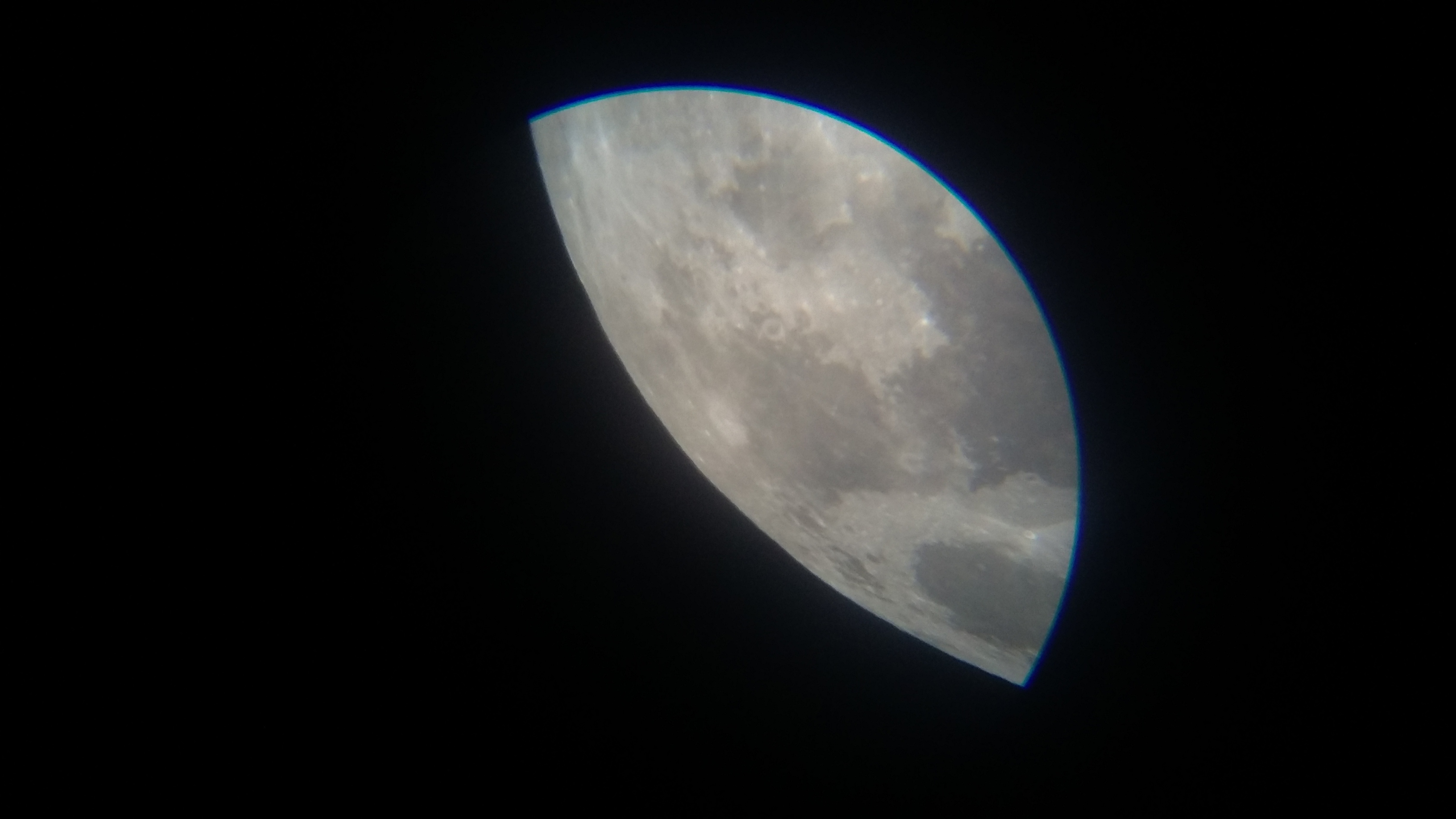 Image de la Lune du 15.02.2019 Gryon Suisse et St Gilles France
