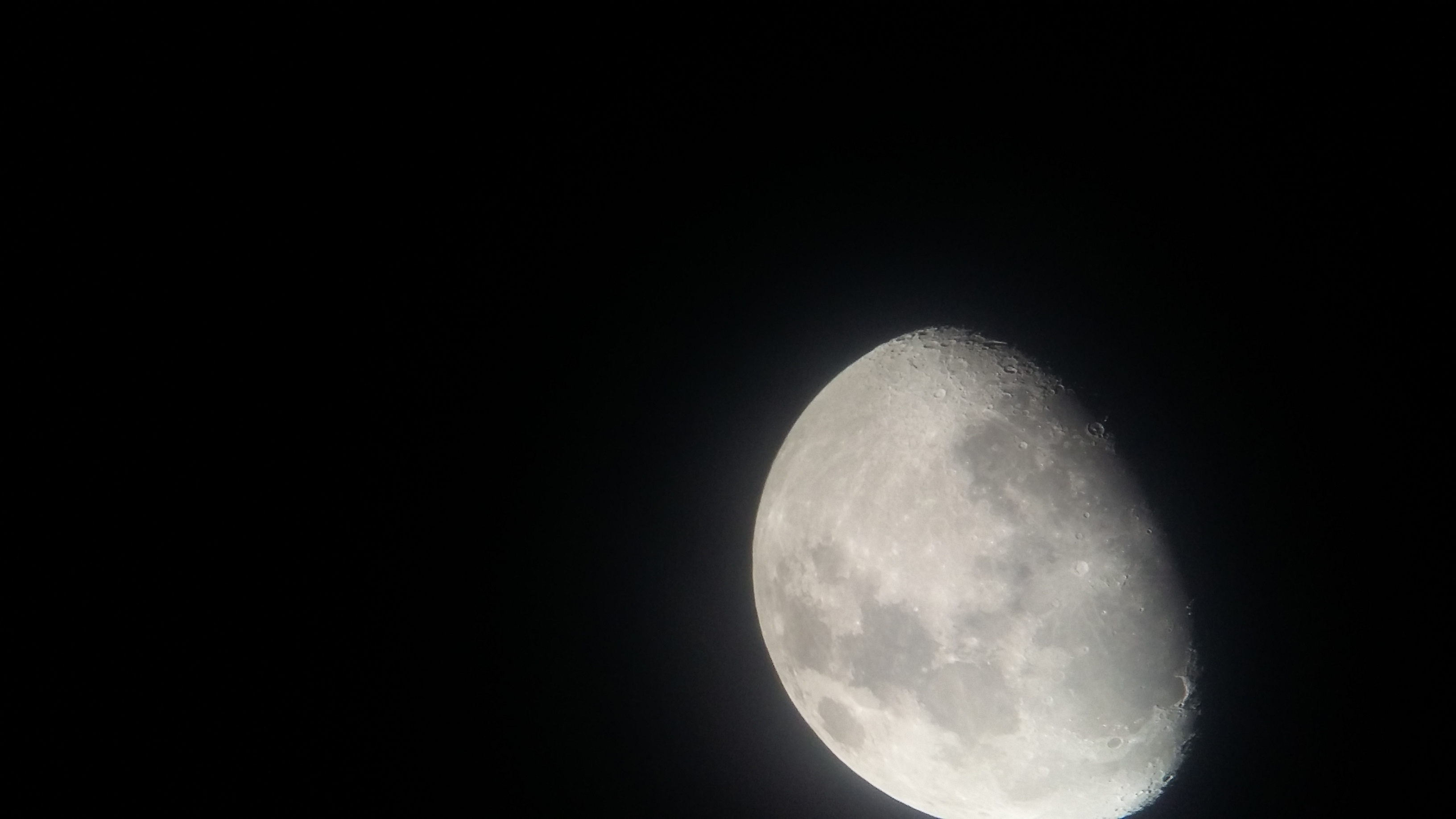 Image de la Lune du 15.02.2019 Gryon Suisse et St Gilles France
