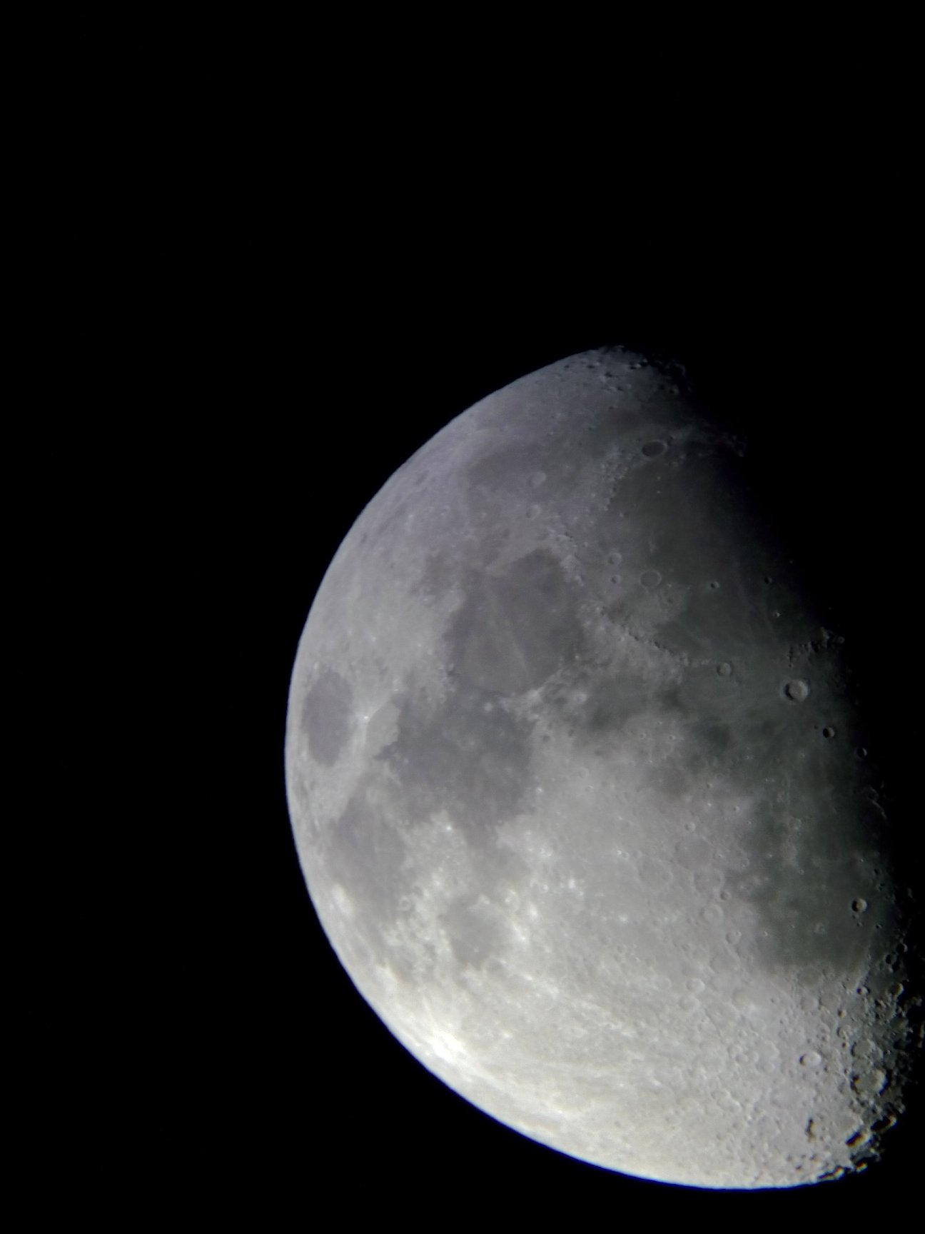 Image de la Lune du 14.02.2019 Gryon Suisse et St Gilles France