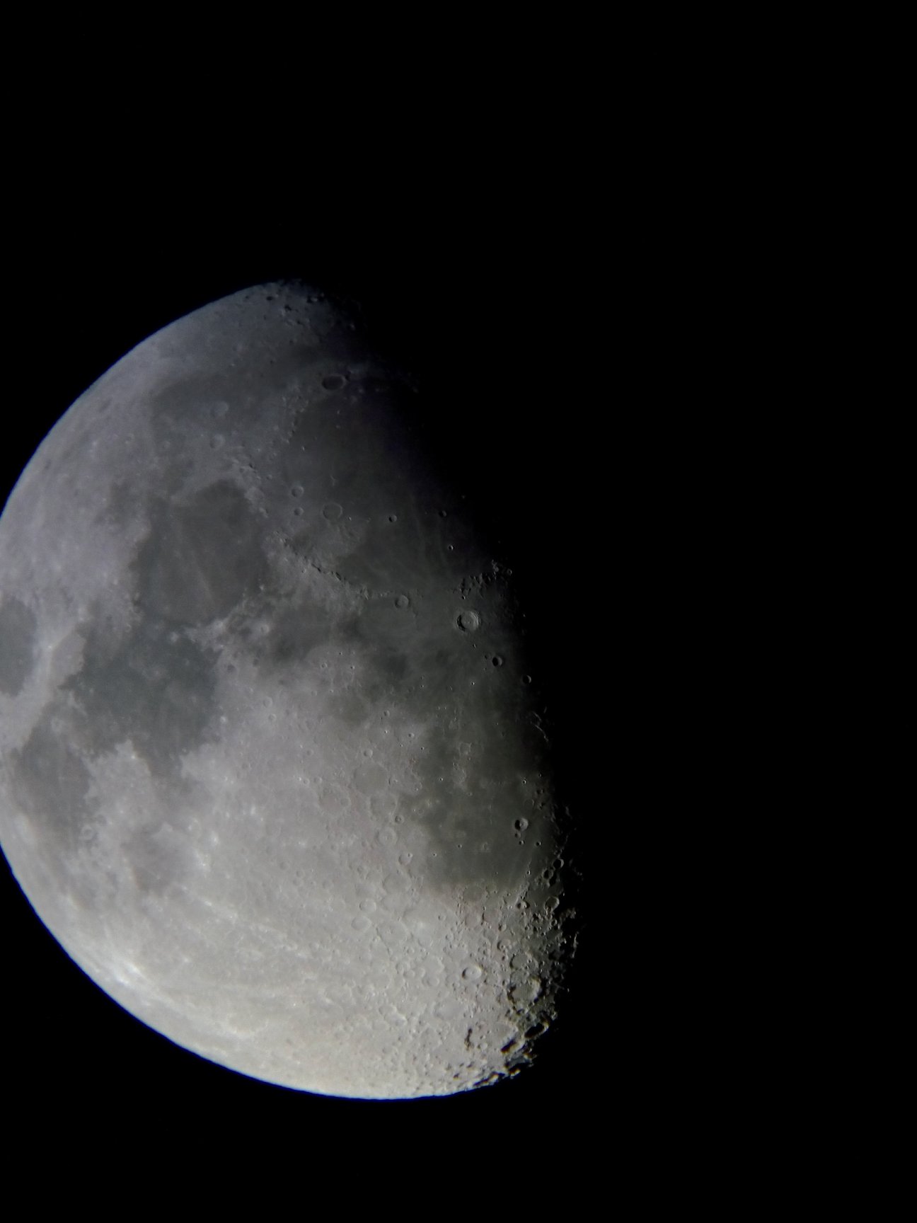Image de la Lune du 14.02.2019 Gryon Suisse et St Gilles France