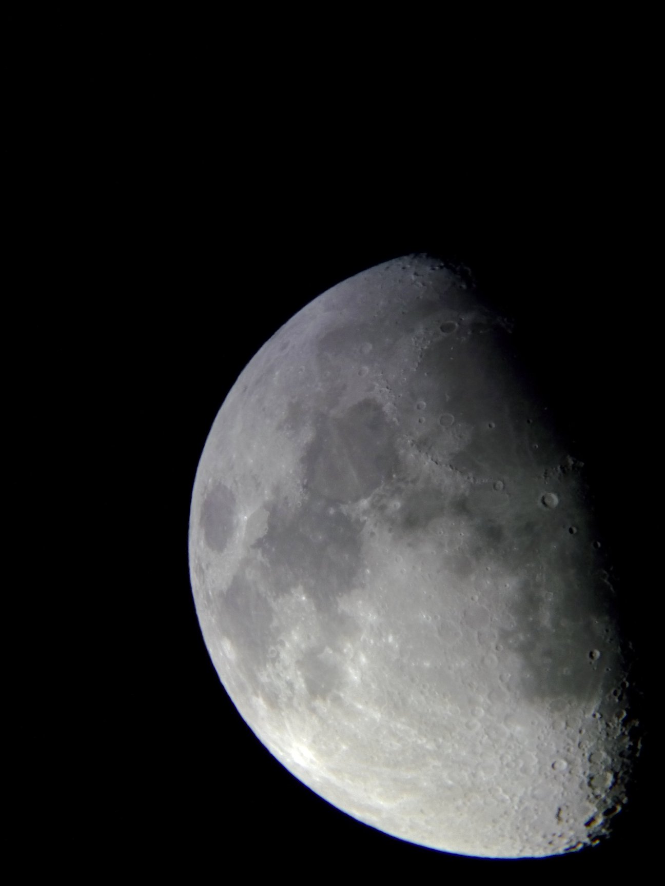 Image de la Lune du 14.02.2019 Gryon Suisse et St Gilles France