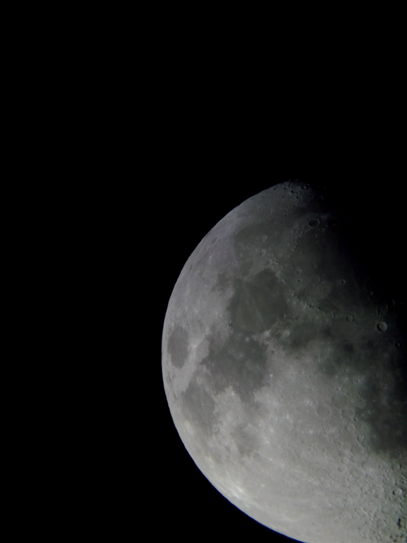 Image de la Lune du 14.02.2019 Gryon Suisse et St Gilles France