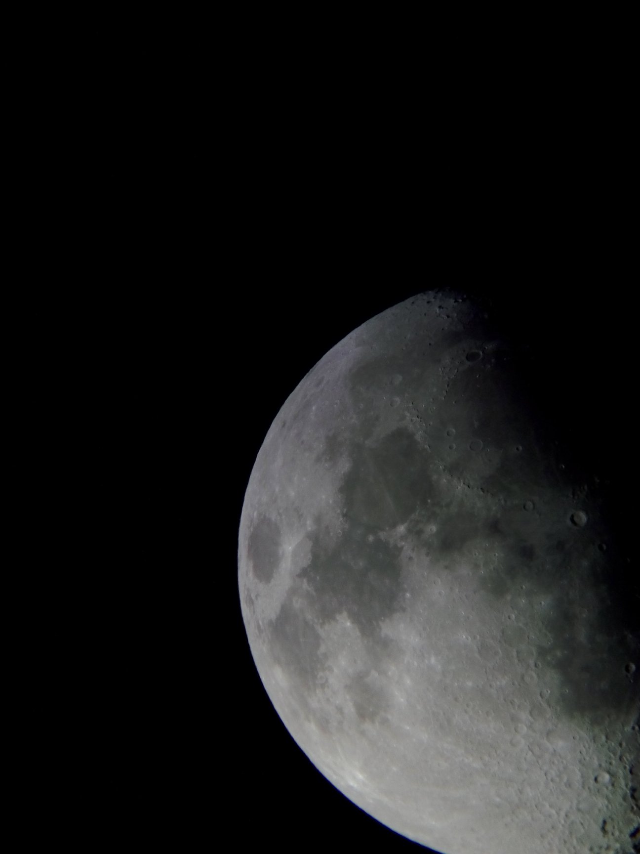Image de la Lune du 14.02.2019 Gryon Suisse et St Gilles France