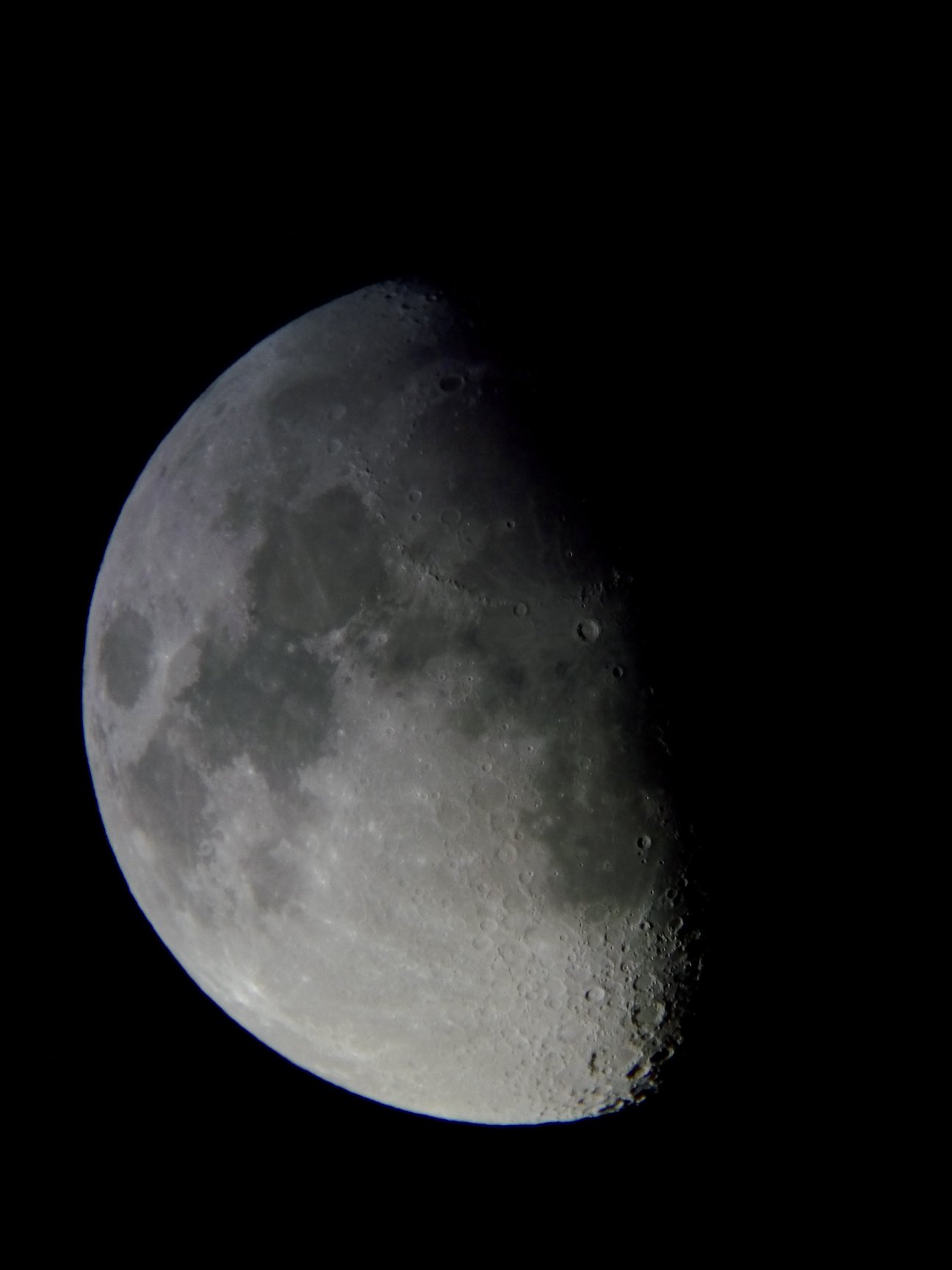 Image de la Lune du 14.02.2019 Gryon Suisse et St Gilles France