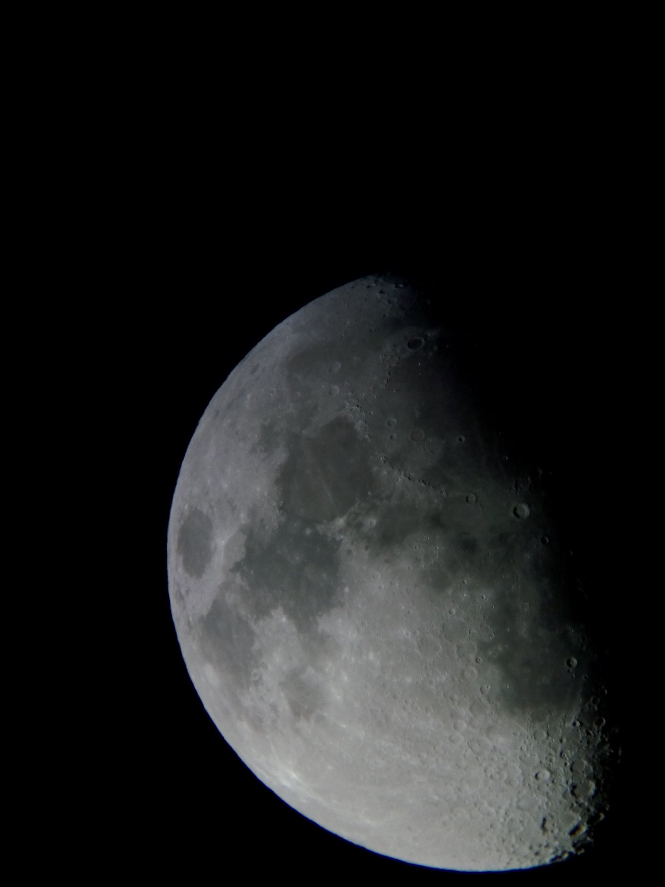 Image de la Lune du 14.02.2019 Gryon Suisse et St Gilles France