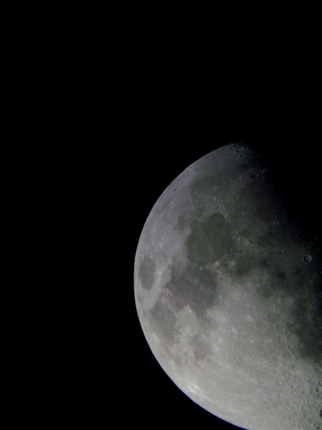 Image de la Lune du 14.02.2019 Gryon Suisse et St Gilles France