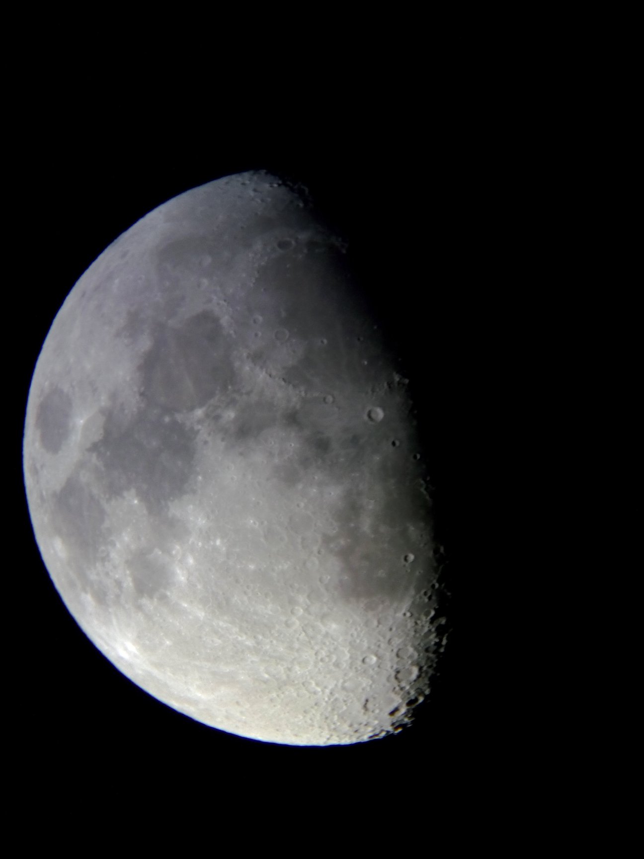 Image de la Lune du 14.02.2019 Gryon Suisse et St Gilles France