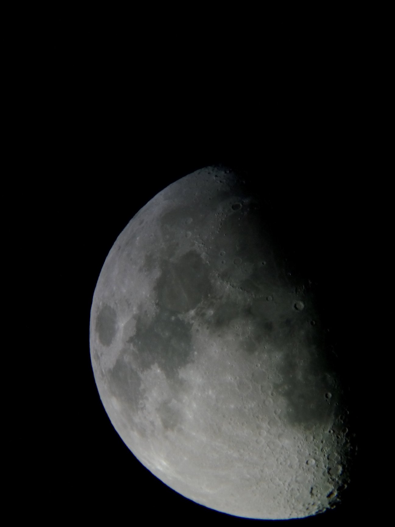 Image de la Lune du 14.02.2019 Gryon Suisse et St Gilles France