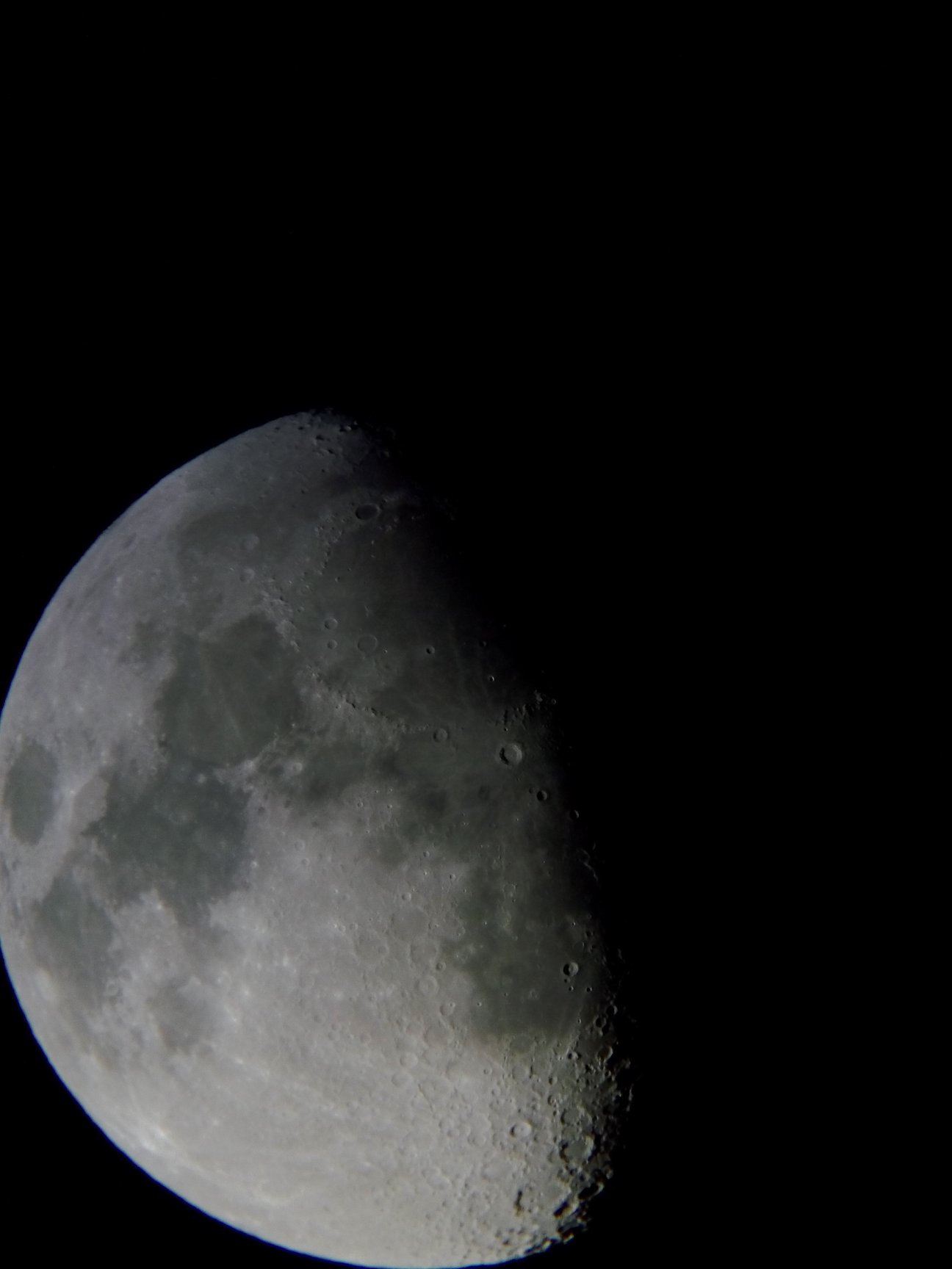 Image de la Lune du 14.02.2019 Gryon Suisse et St Gilles France