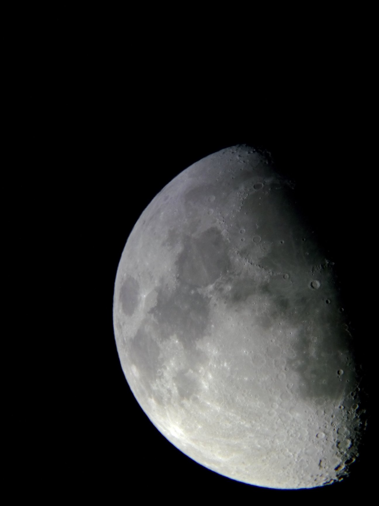Image de la Lune du 14.02.2019 Gryon Suisse et St Gilles France
