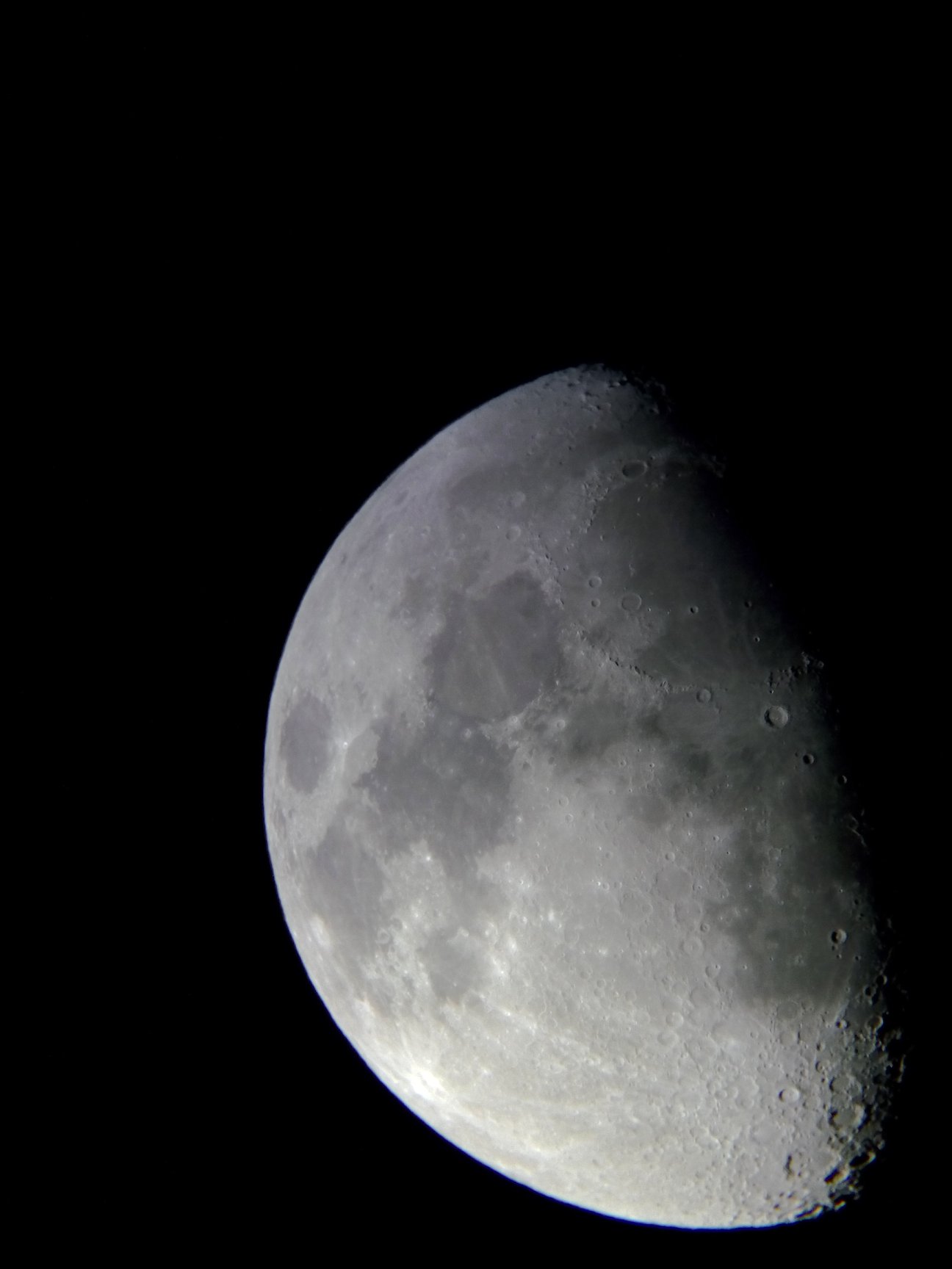 Image de la Lune du 14.02.2019 Gryon Suisse et St Gilles France
