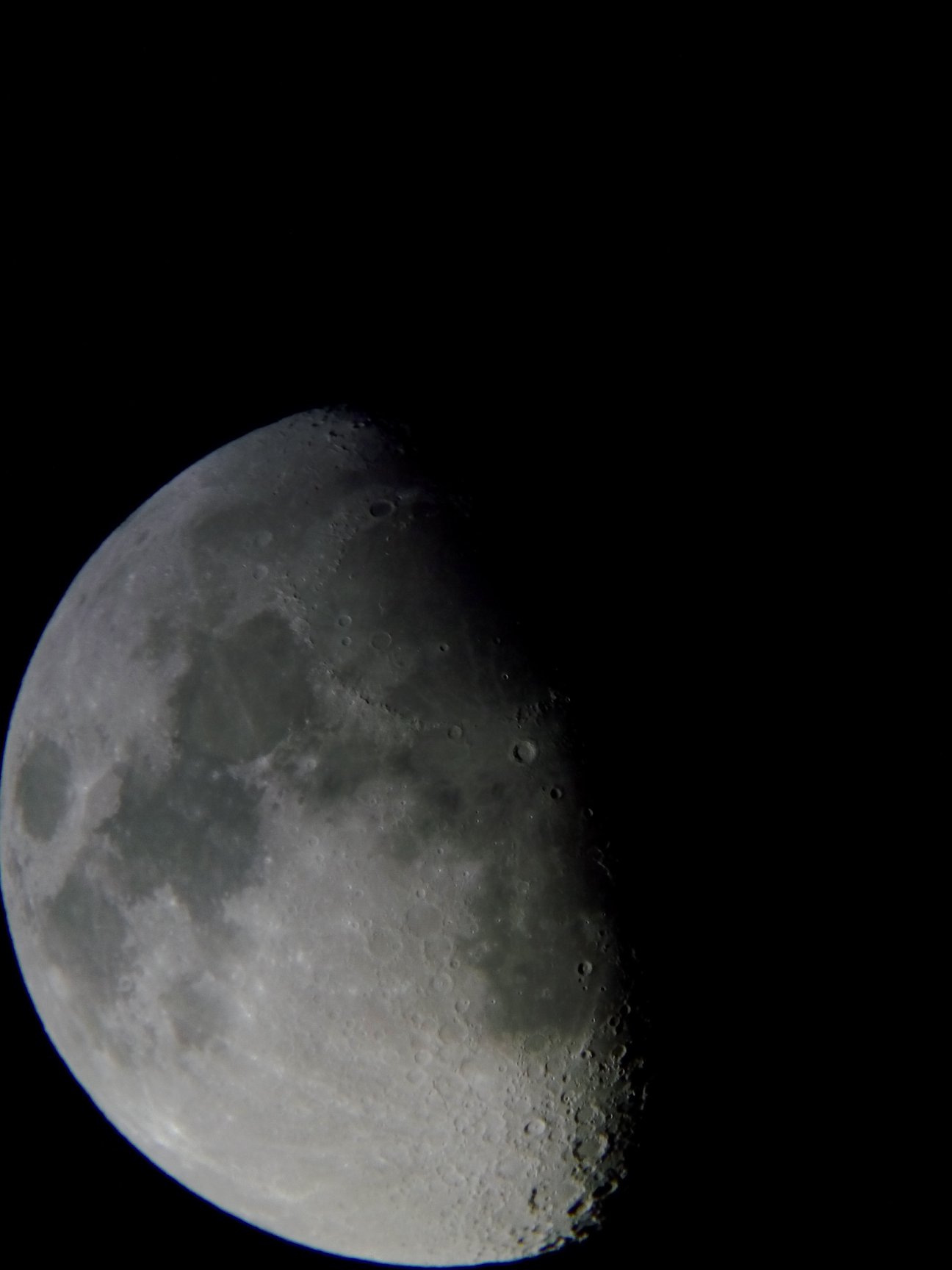 Image de la Lune du 14.02.2019 Gryon Suisse et St Gilles France