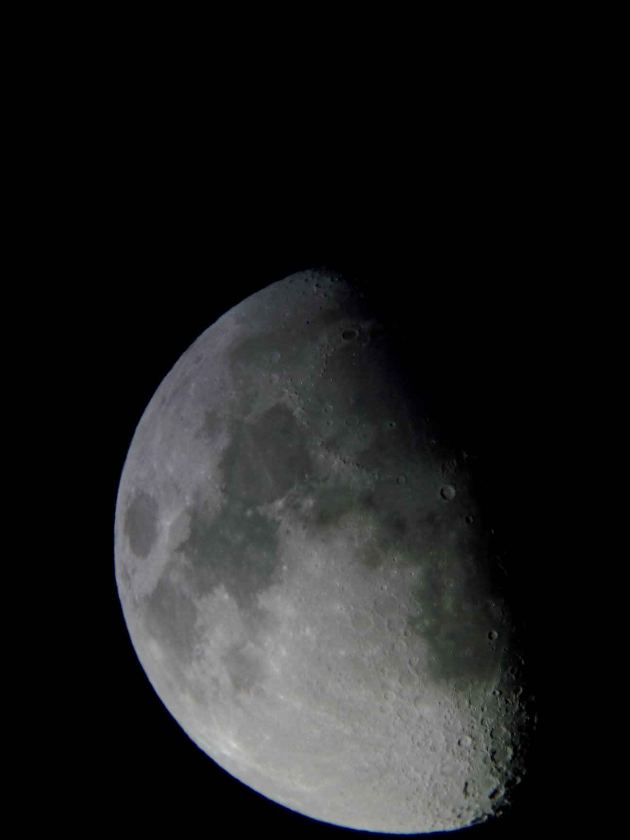 Image de la Lune du 14.02.2019 Gryon Suisse et St Gilles France