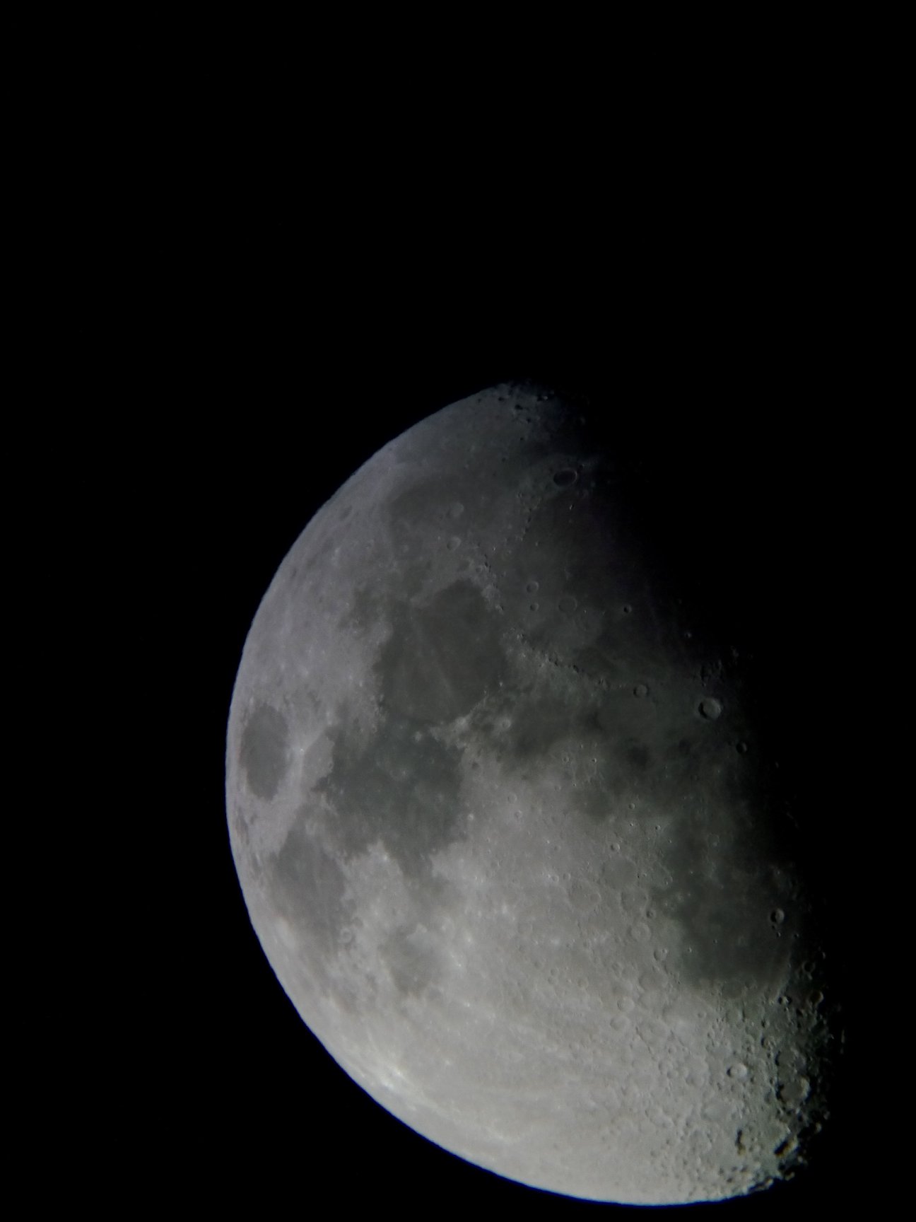 Image de la Lune du 14.02.2019 Gryon Suisse et St Gilles France