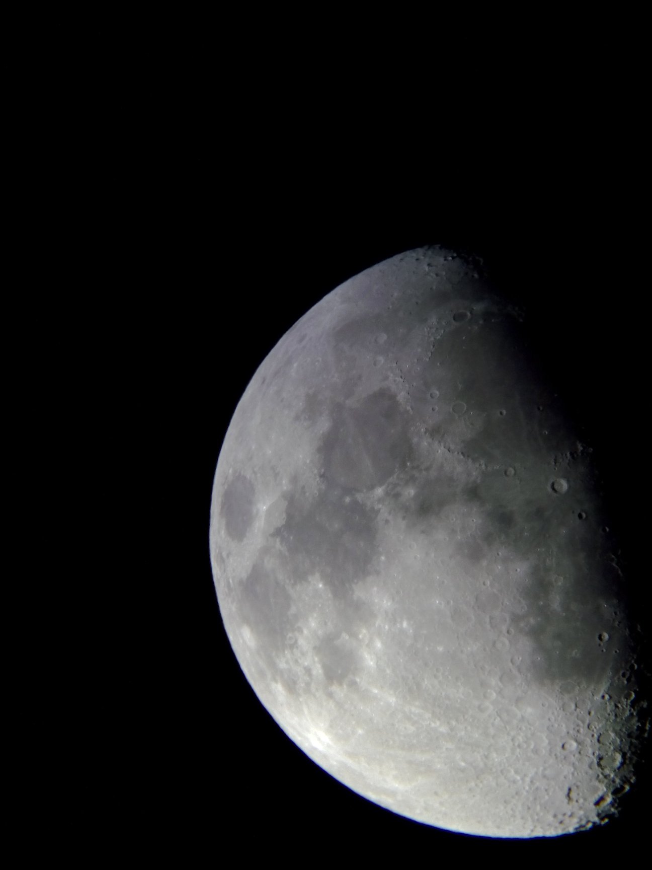 Image de la Lune du 14.02.2019 Gryon Suisse et St Gilles France