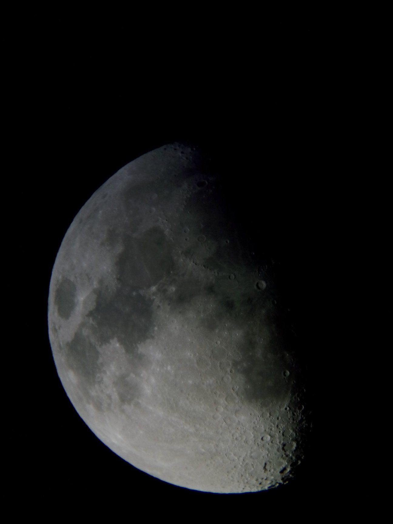 Image de la Lune du 14.02.2019 Gryon Suisse et St Gilles France