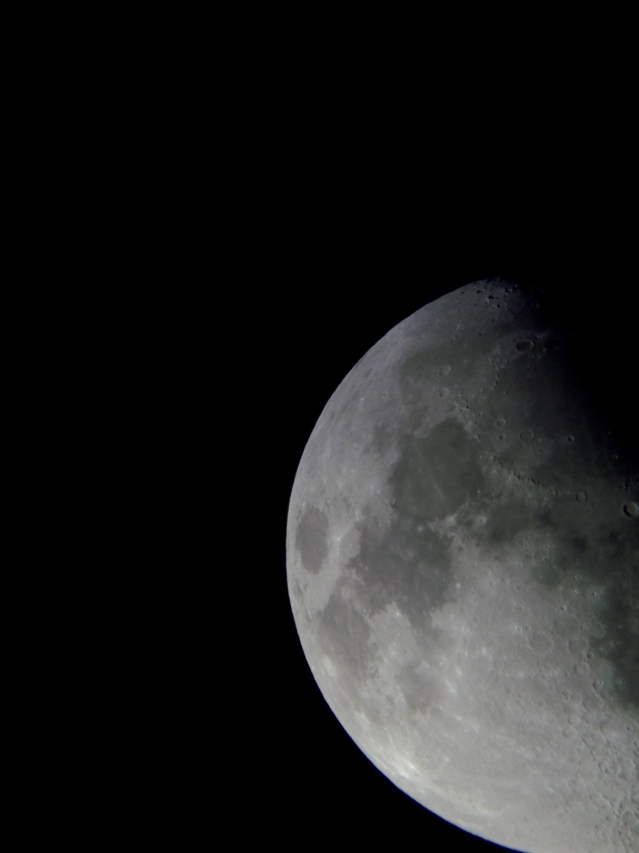 Image de la Lune du 14.02.2019 Gryon Suisse et St Gilles France