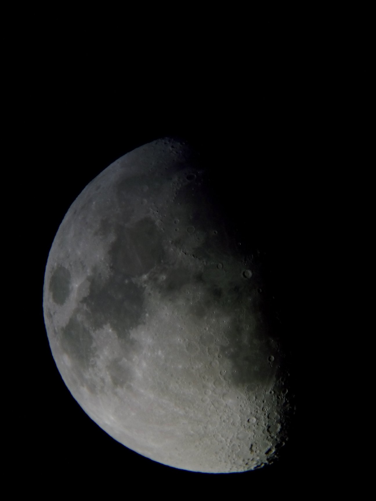 Image de la Lune du 14.02.2019 Gryon Suisse et St Gilles France