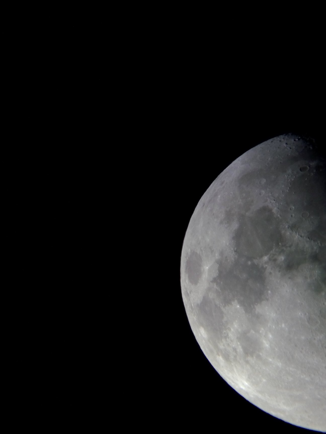 Image de la Lune du 14.02.2019 Gryon Suisse et St Gilles France