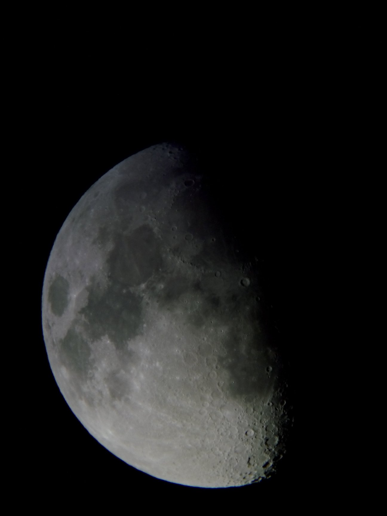 Image de la Lune du 14.02.2019 Gryon Suisse et St Gilles France