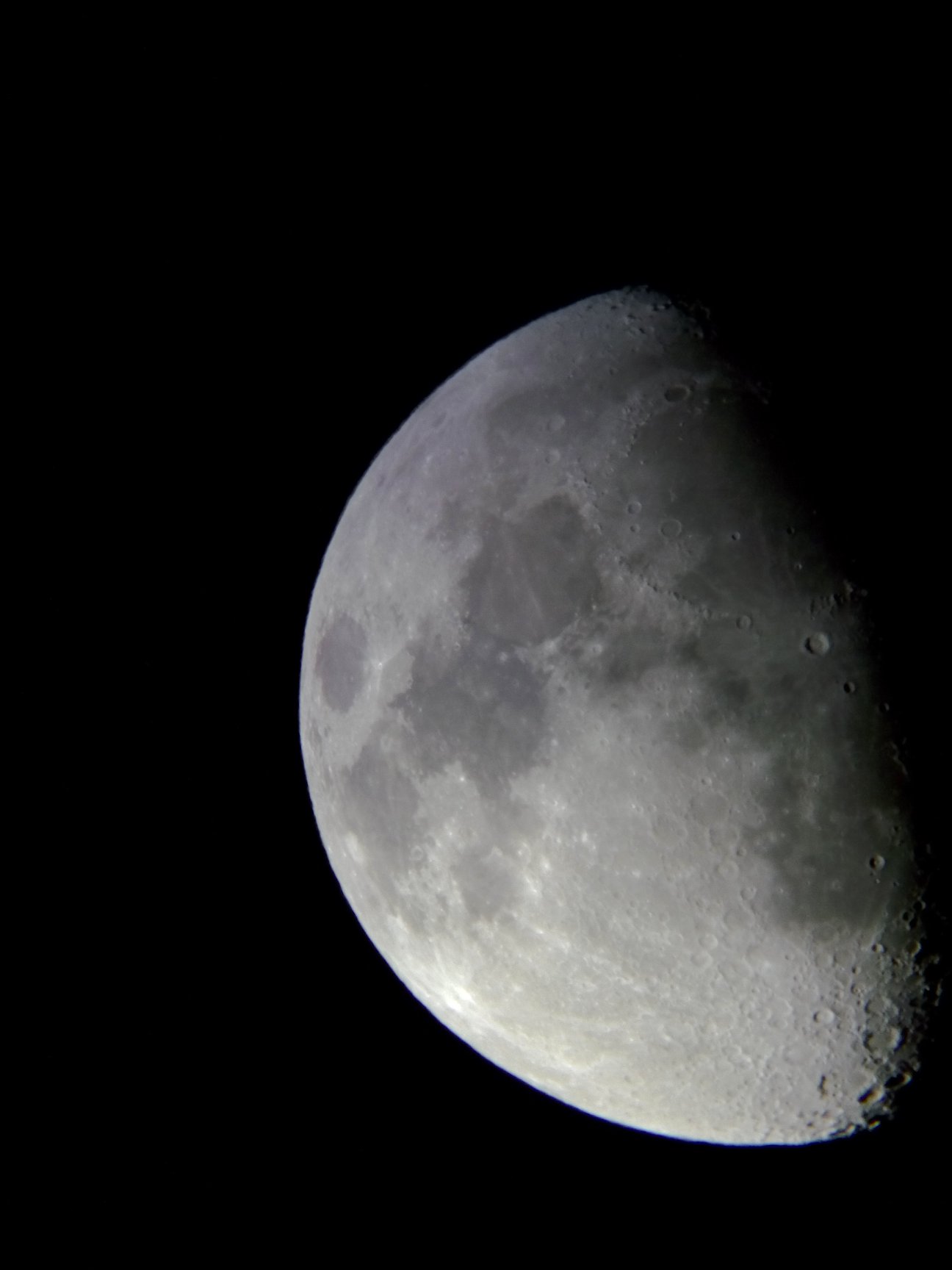 Image de la Lune du 14.02.2019 Gryon Suisse et St Gilles France