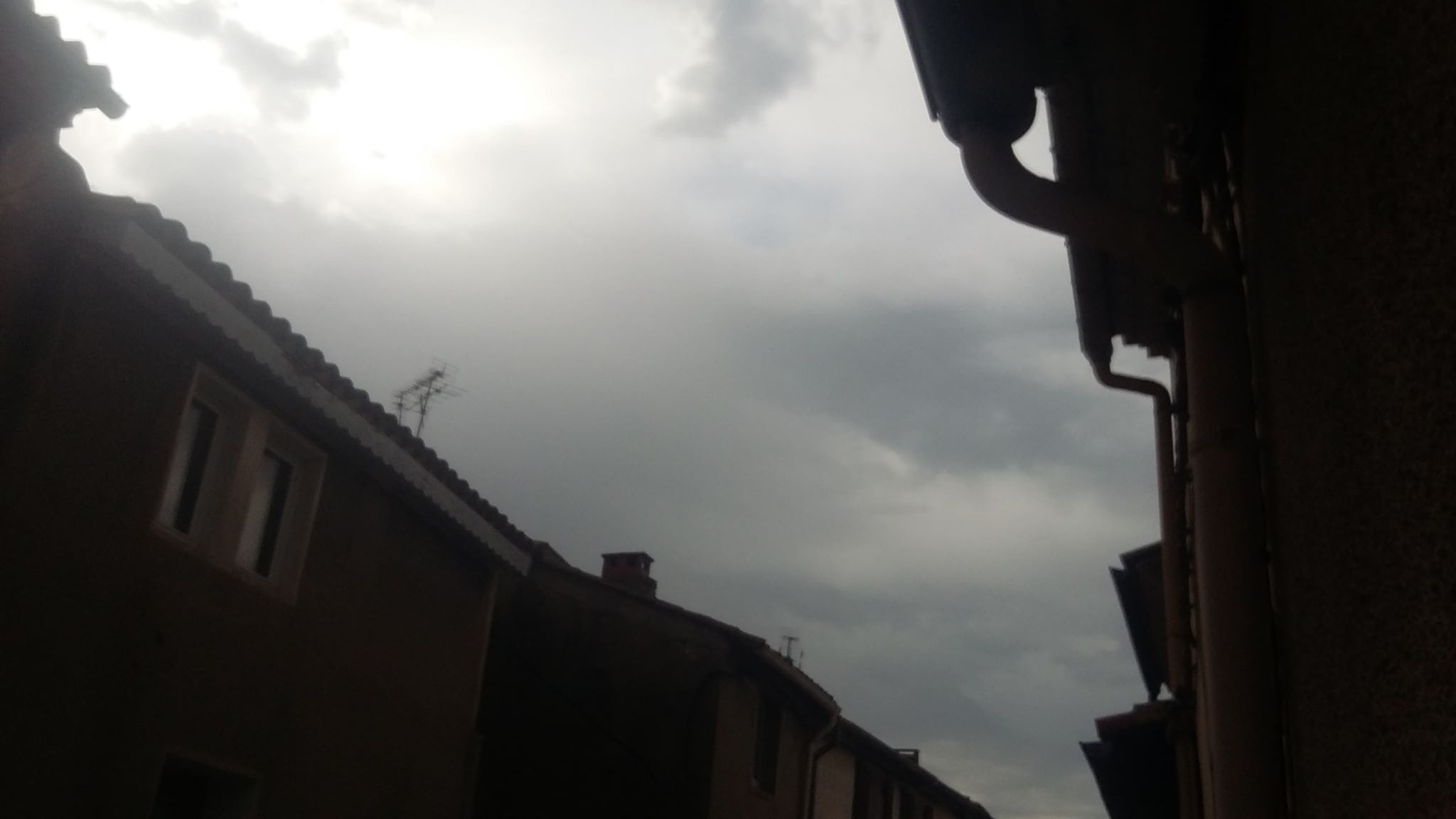 PHOTOS DU CIEL NUAGEUX ET ORAGEUX DIVERS