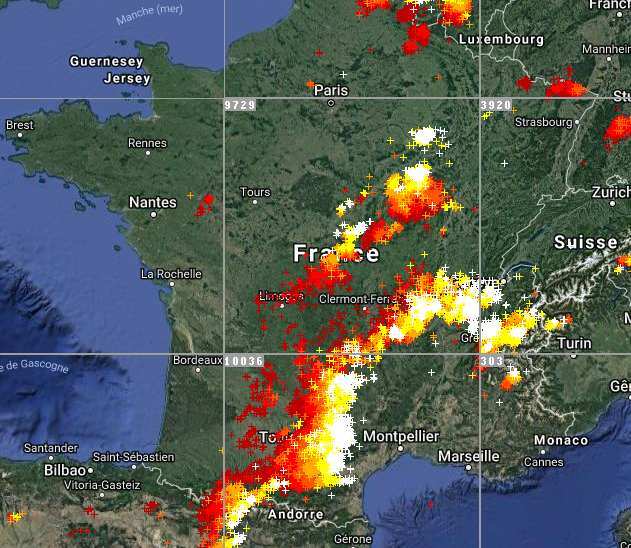 Le 4.07.2018: Video à 21h41 Violent orages sur la France actuellement en cours. 31 départements en alerte orange pour risque d orages violent.