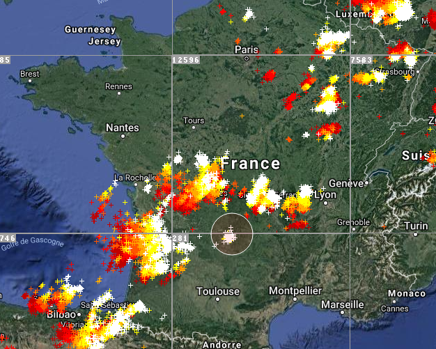 Le 3.07.2018: Live à 16h23 Violent orages sur la France actuellement en cours. 31 départements en alerte orange pour risque d orages violent.