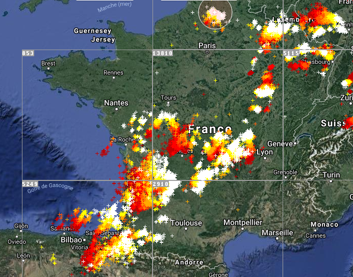Le 3.07.2018: Live à 17h25 Violent orages sur la France actuellement en cours. 31 départements en alerte orange pour risque d orages violent.